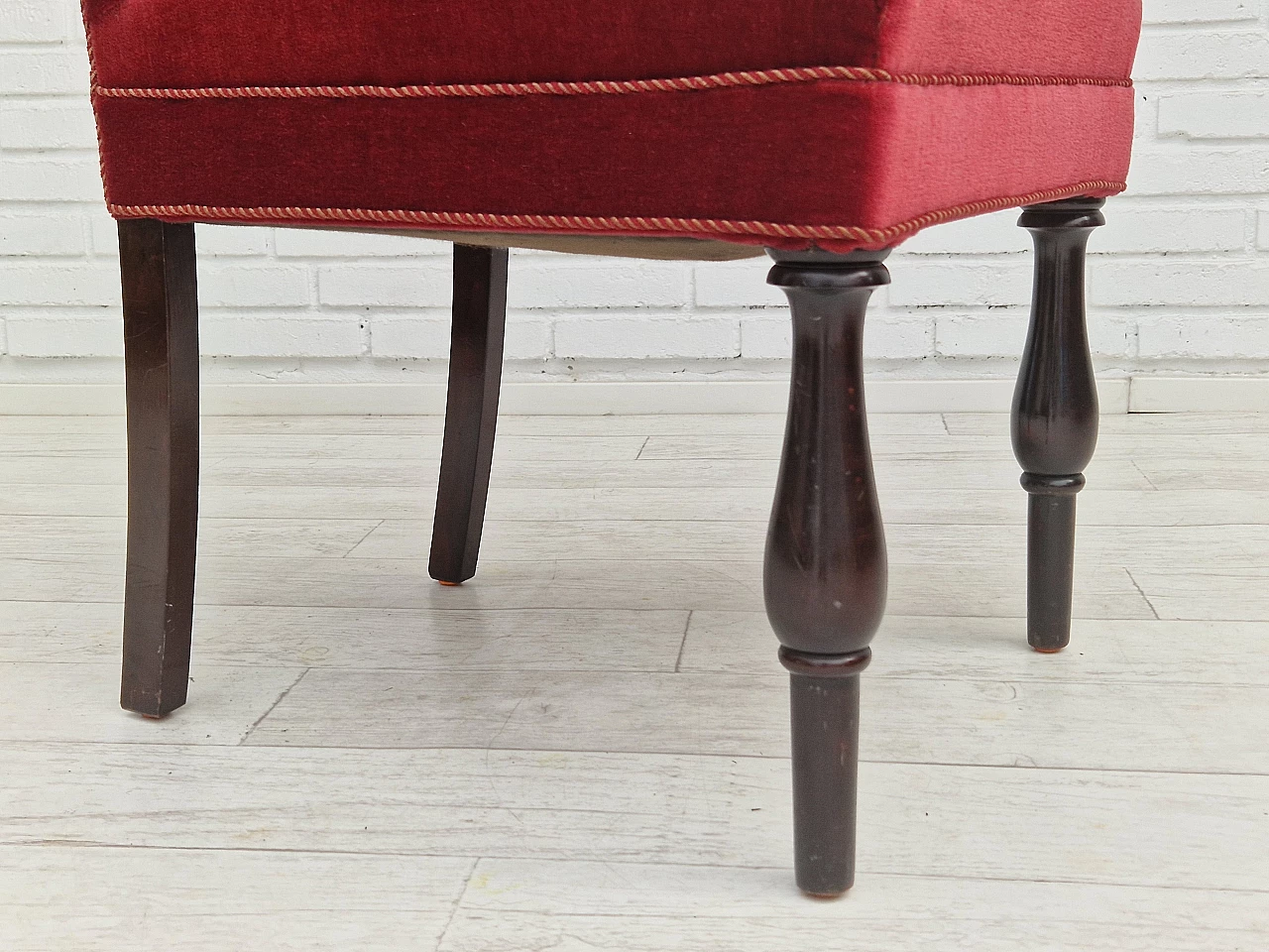 4 Sedie danesi in quercia con rivestimento in velluto rosso ciliegia, anni '50 17