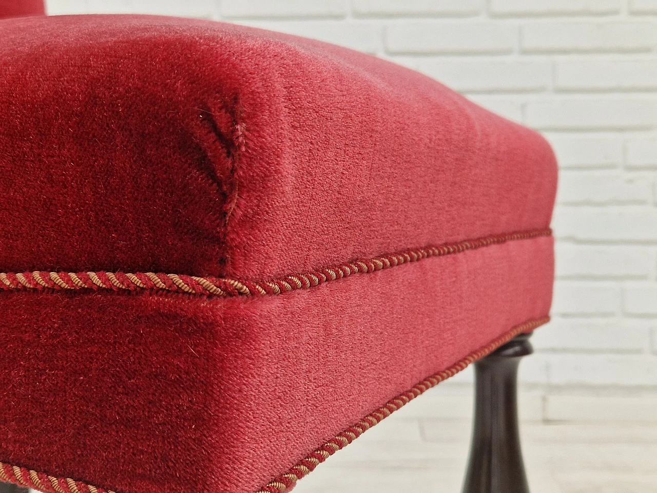 4 Sedie danesi in quercia con rivestimento in velluto rosso ciliegia, anni '50 18