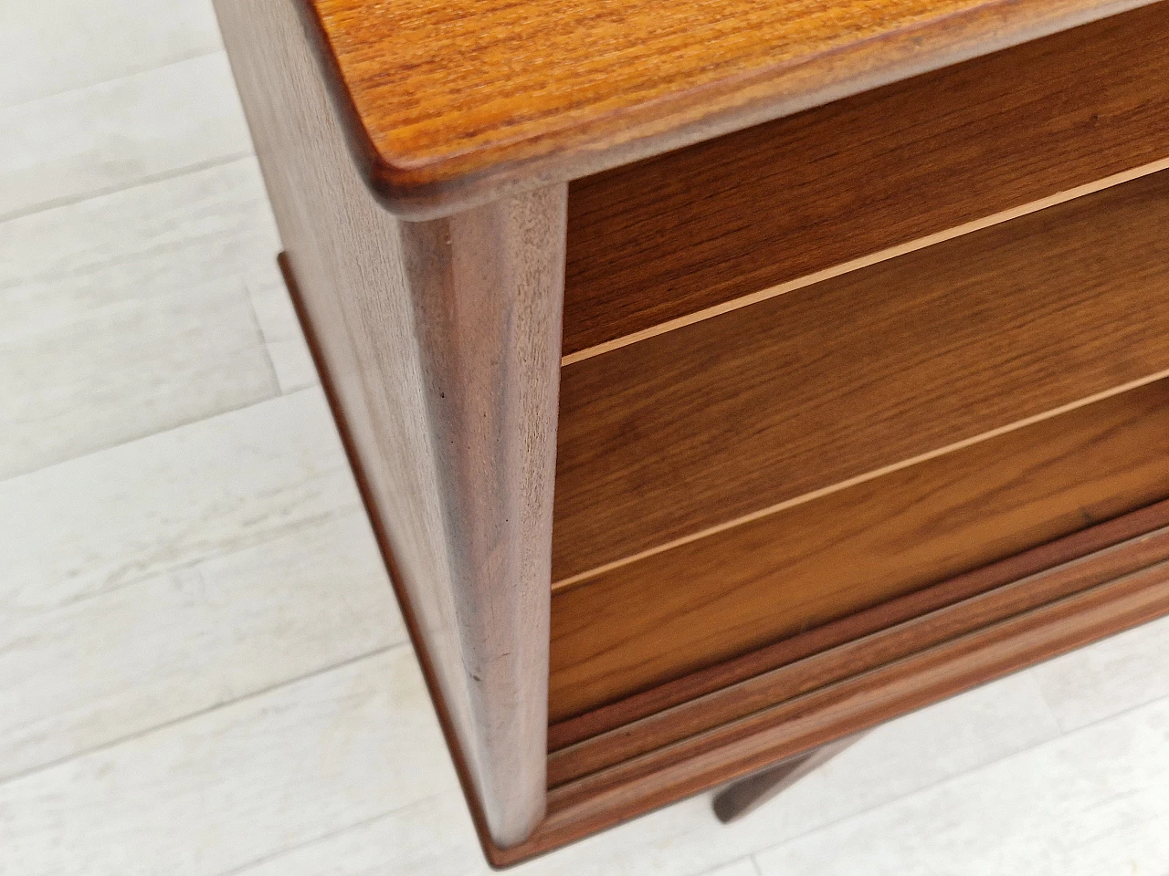 Credenza danese in teak con ante scorrevoli e interno specchiato, anni '60 3