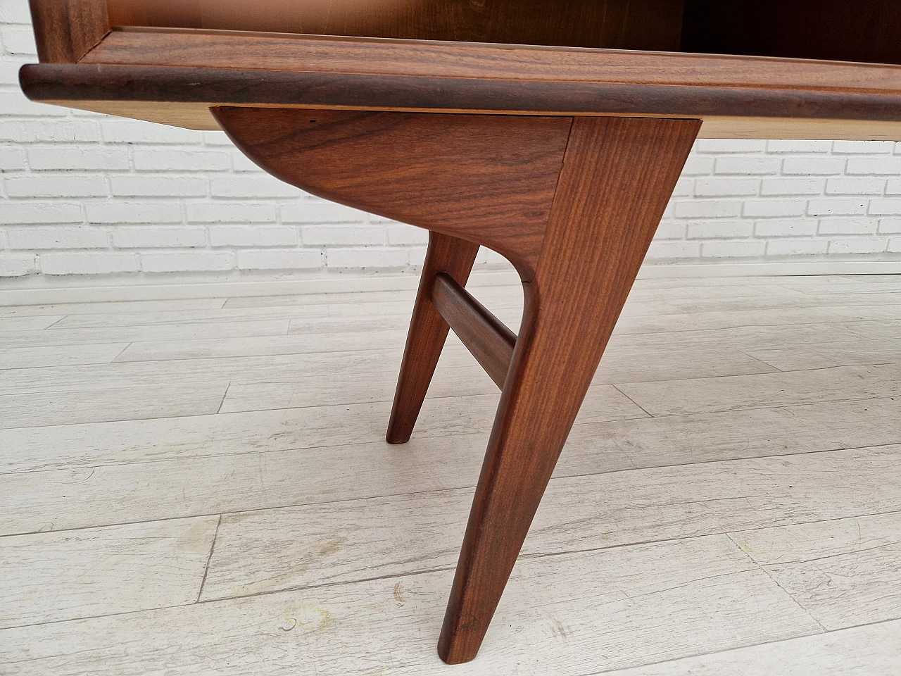 Credenza danese in teak con ante scorrevoli e interno specchiato, anni '60 4