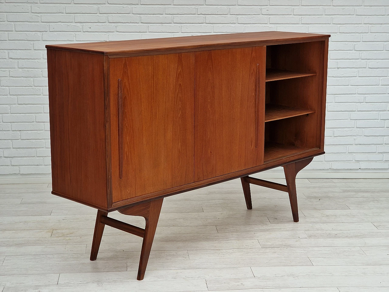 Credenza danese in teak con ante scorrevoli e interno specchiato, anni '60 16