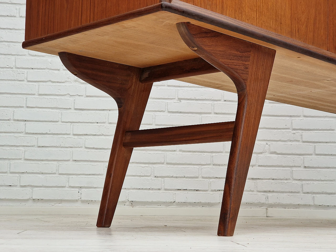 Danish teak sideboard with sliding doors and mirrored interior, 1960s 17