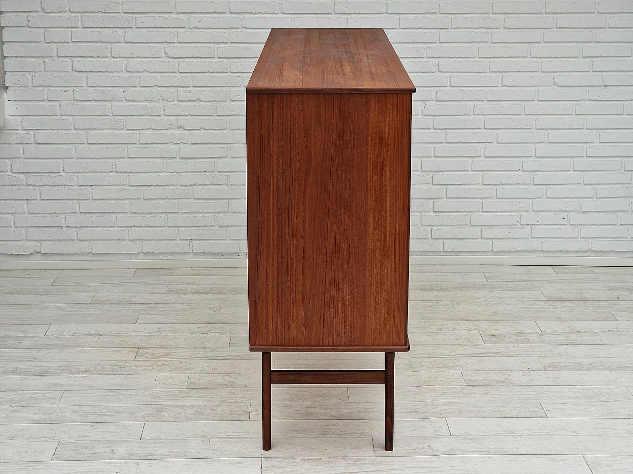 Credenza danese in teak con ante scorrevoli e interno specchiato, anni '60 18