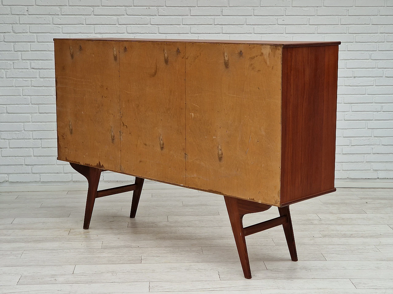 Credenza danese in teak con ante scorrevoli e interno specchiato, anni '60 19