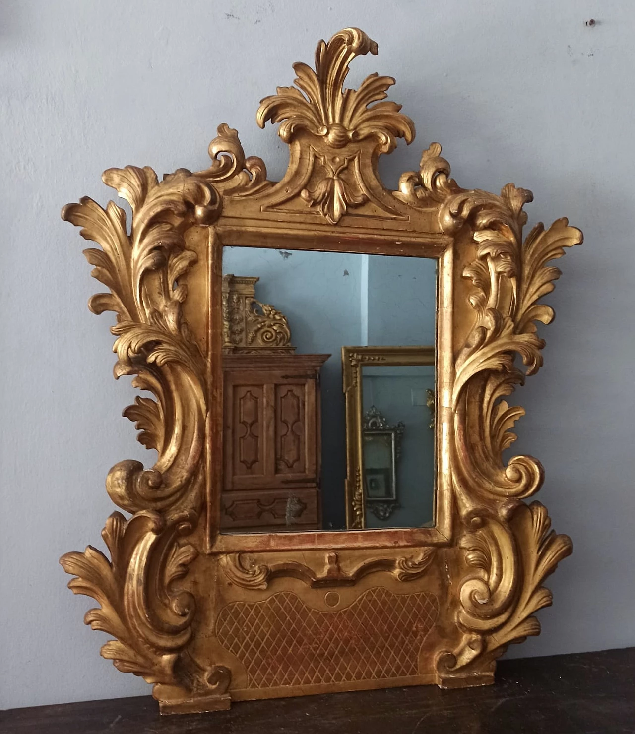 Cornice Barocca intagliata in legno dorato con specchio, prima metà '700 2