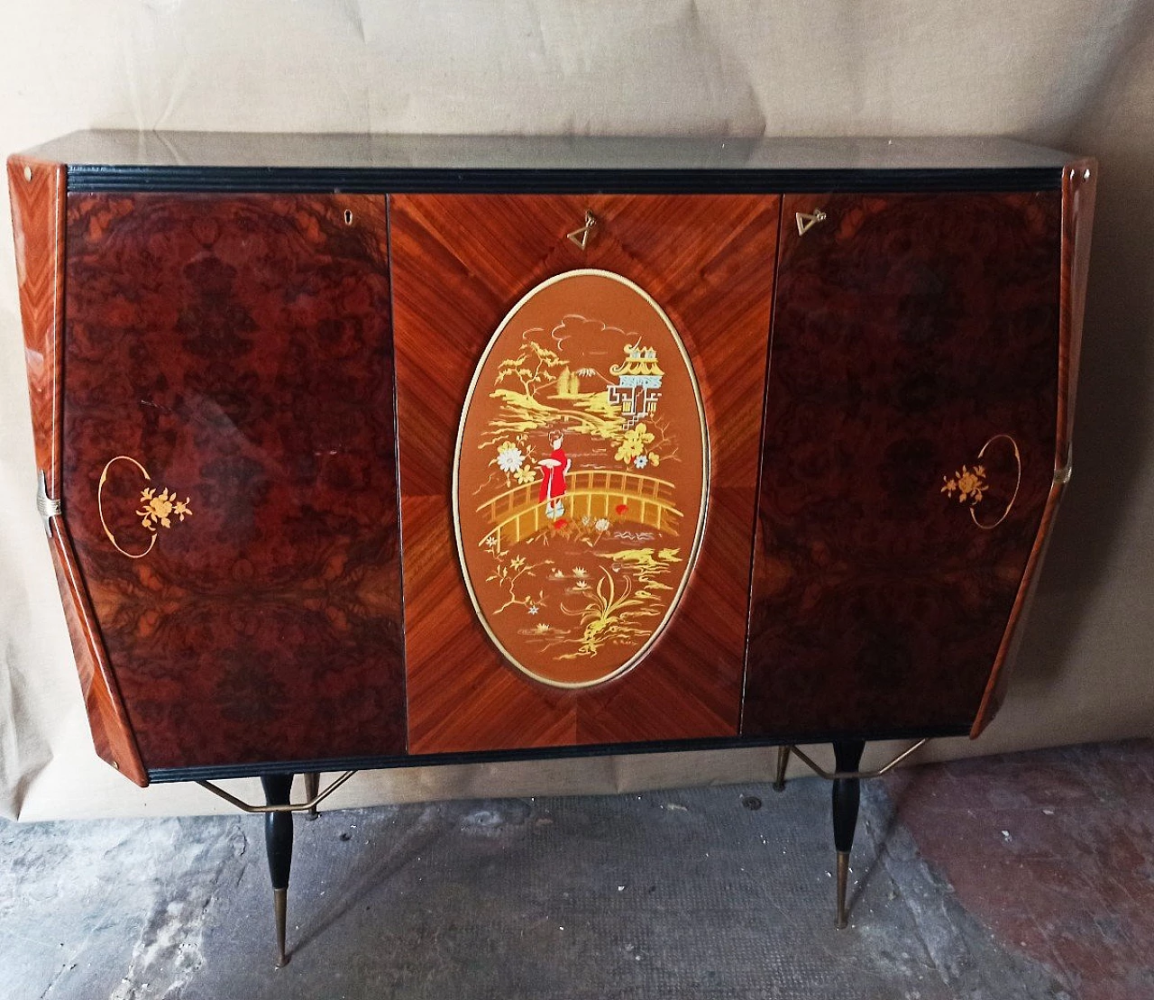 Bar cabinet in rosewood and briarwood with central door painted in chinoiserie in the style of Paolo Buffa, 1950s 1