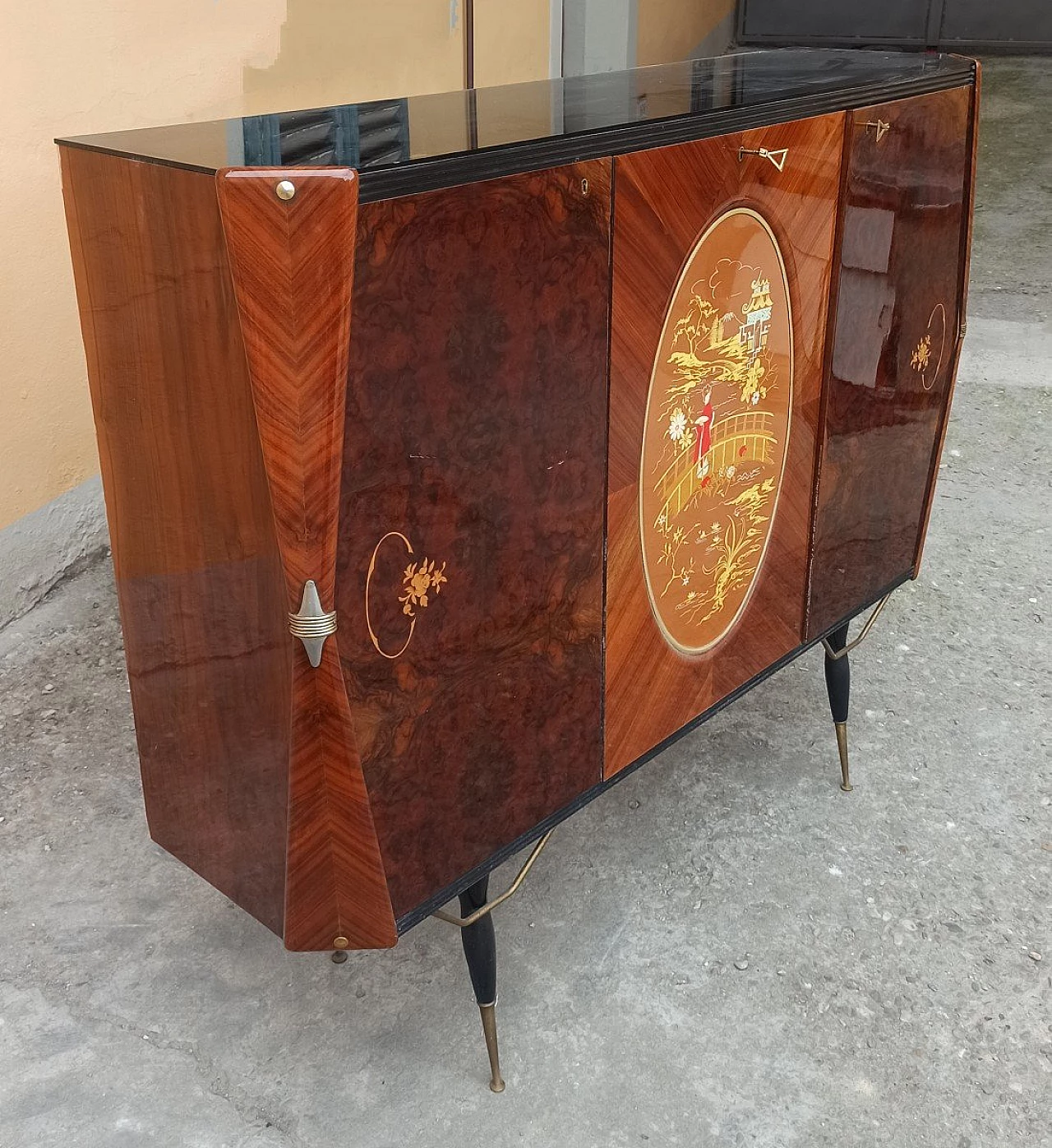 Bar cabinet in rosewood and briarwood with central door painted in chinoiserie in the style of Paolo Buffa, 1950s 2