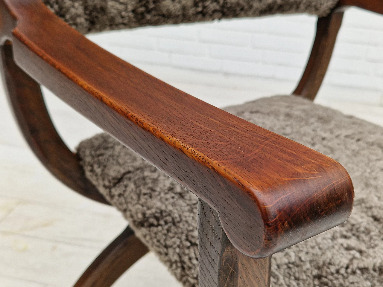 Sedia danese Kurul in rovere scuro e pelle di pecora di Henning Kjærnulf, anni '60 4