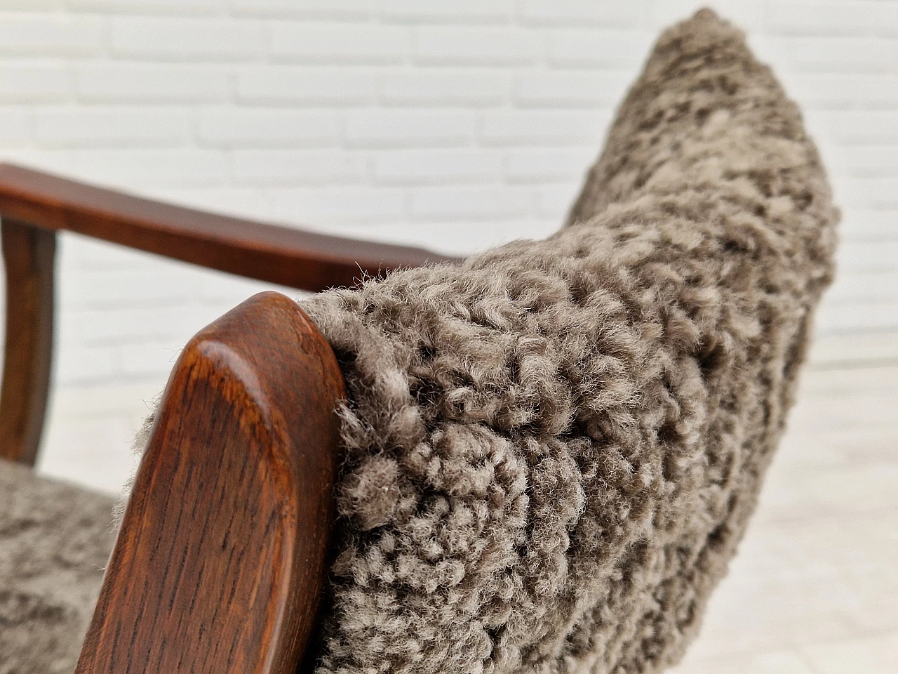 Sedia danese Kurul in rovere scuro e pelle di pecora di Henning Kjærnulf, anni '60 16