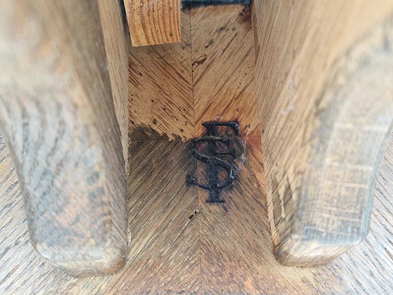 Sedia danese Kurul in rovere scuro e pelle di pecora di Henning Kjærnulf, anni '60 23