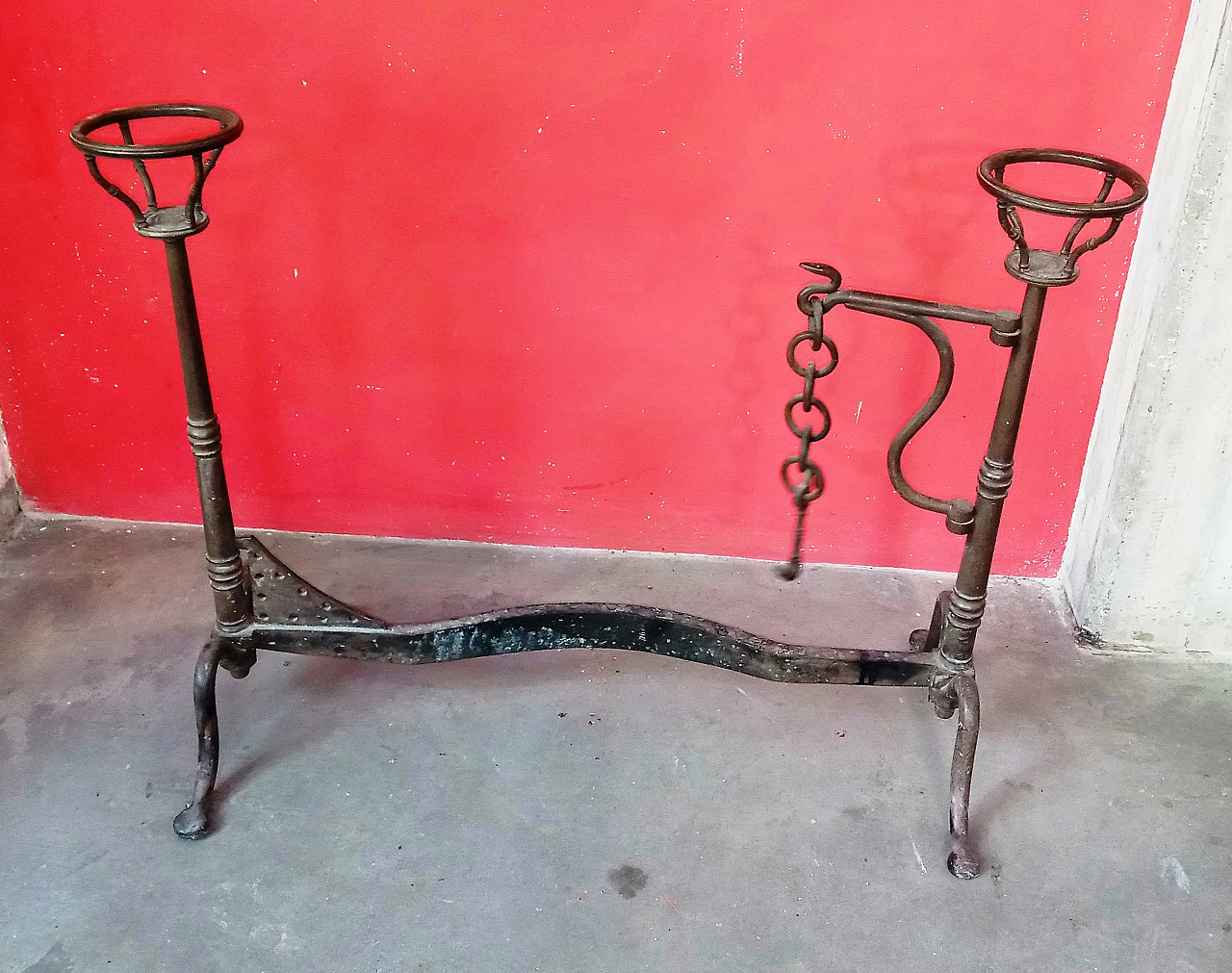 Iron andiron with pot holders, 1940s 2