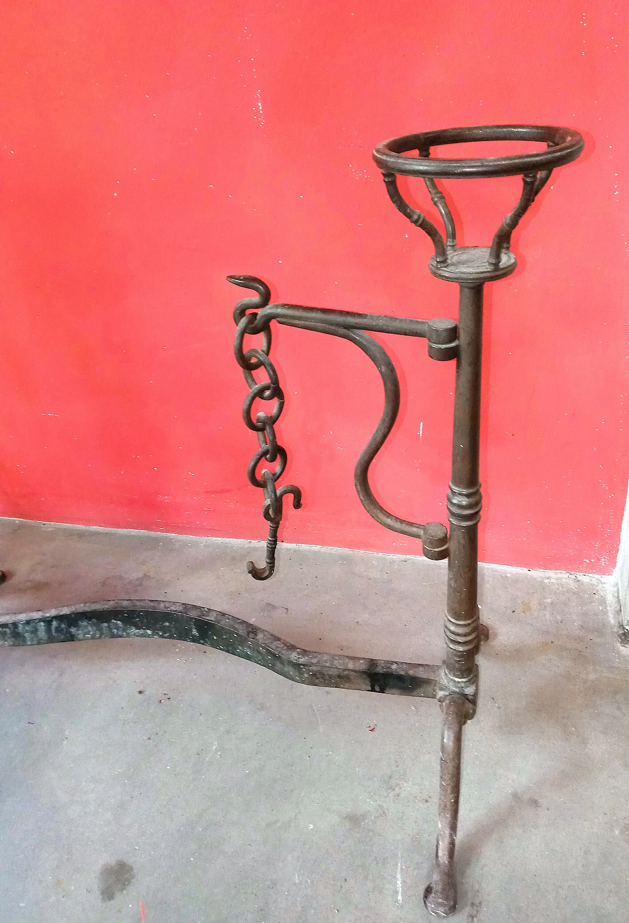 Iron andiron with pot holders, 1940s 4