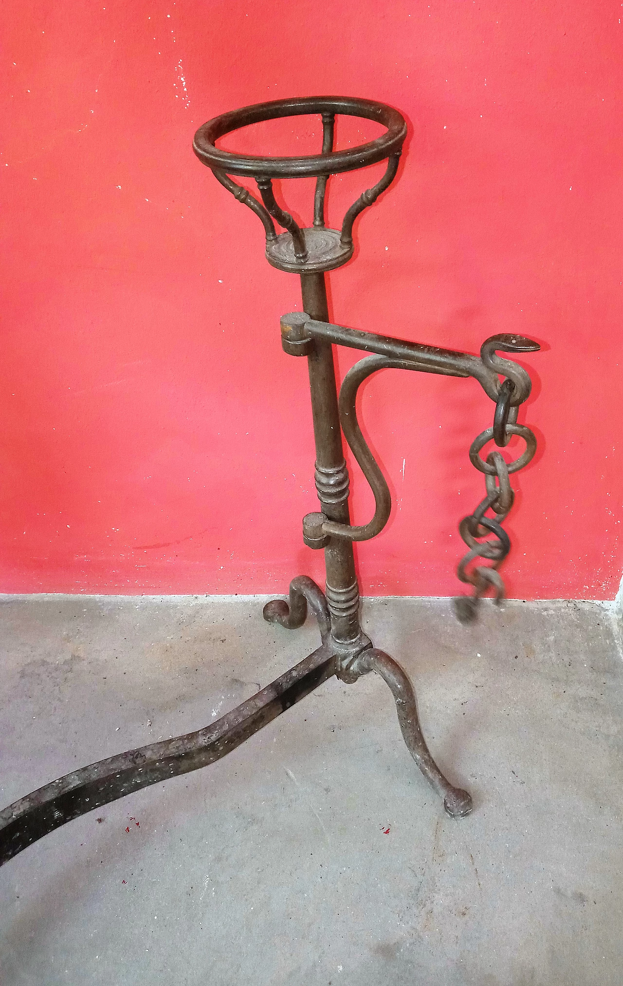 Iron andiron with pot holders, 1940s 8