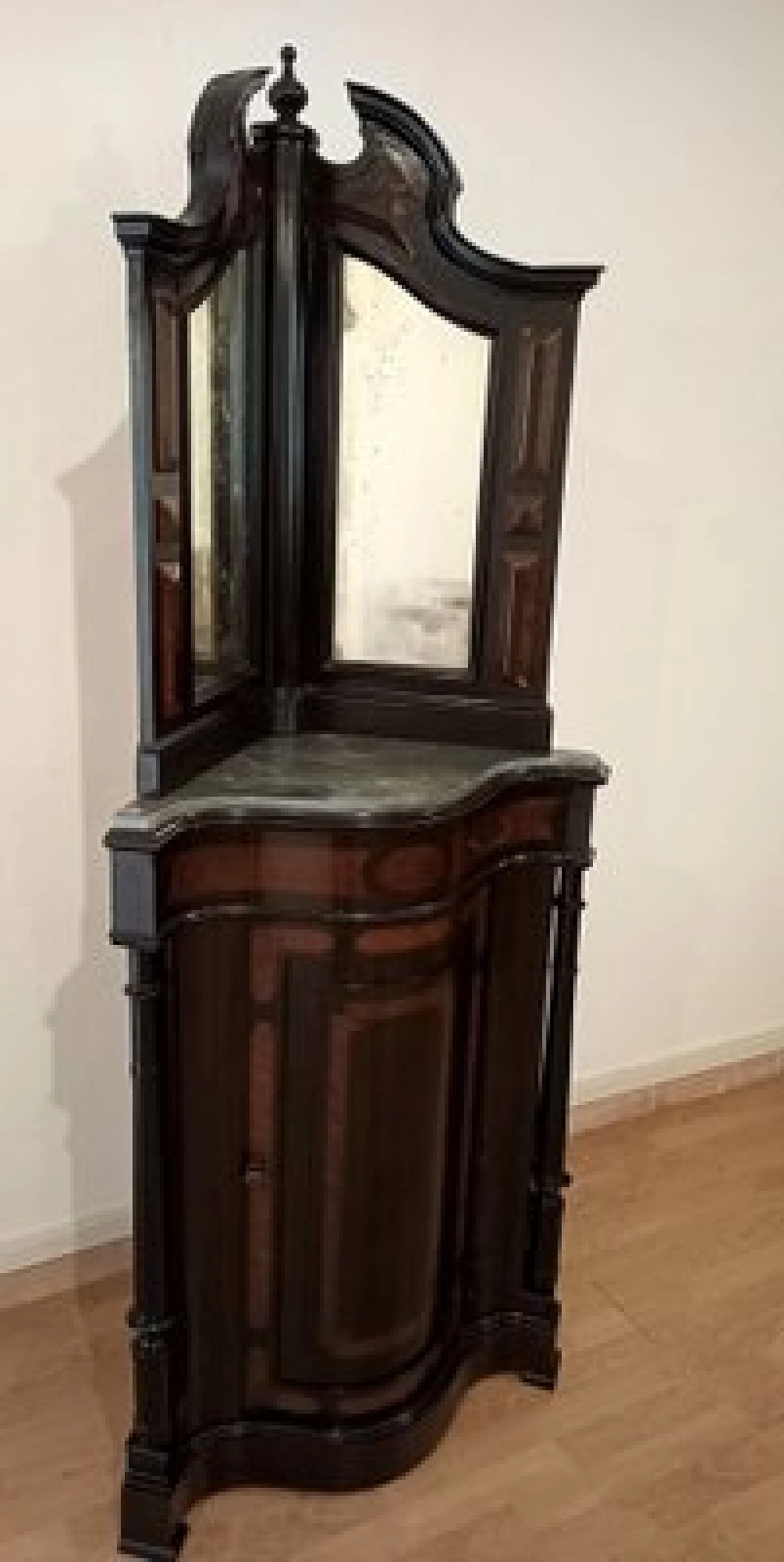 Angoliera in noce con specchi e piano in marmo, seconda metà dell'800 3