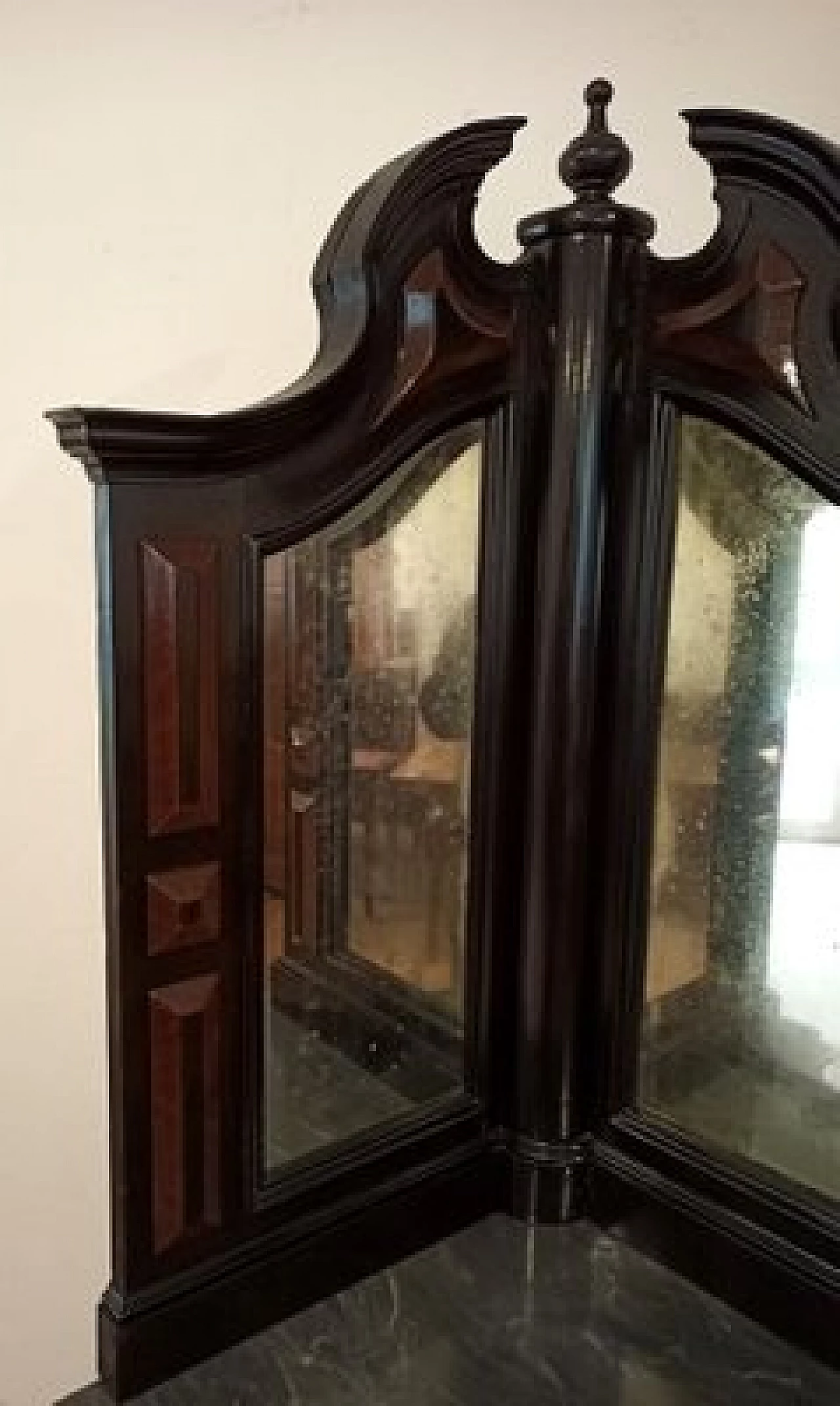 Walnut corner cabinet with mirrors and marble top, second half of the 19th century 5