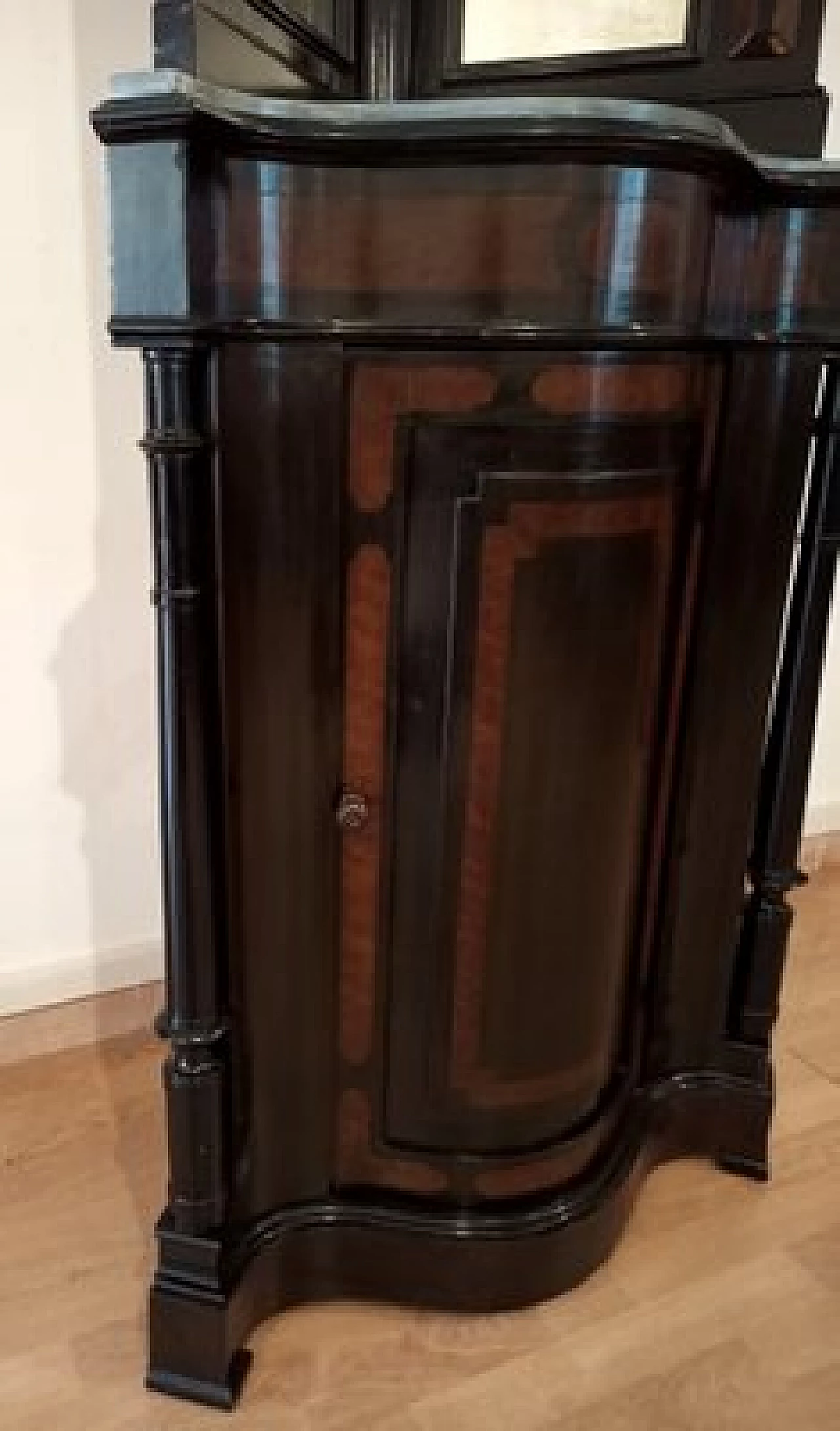 Walnut corner cabinet with mirrors and marble top, second half of the 19th century 7