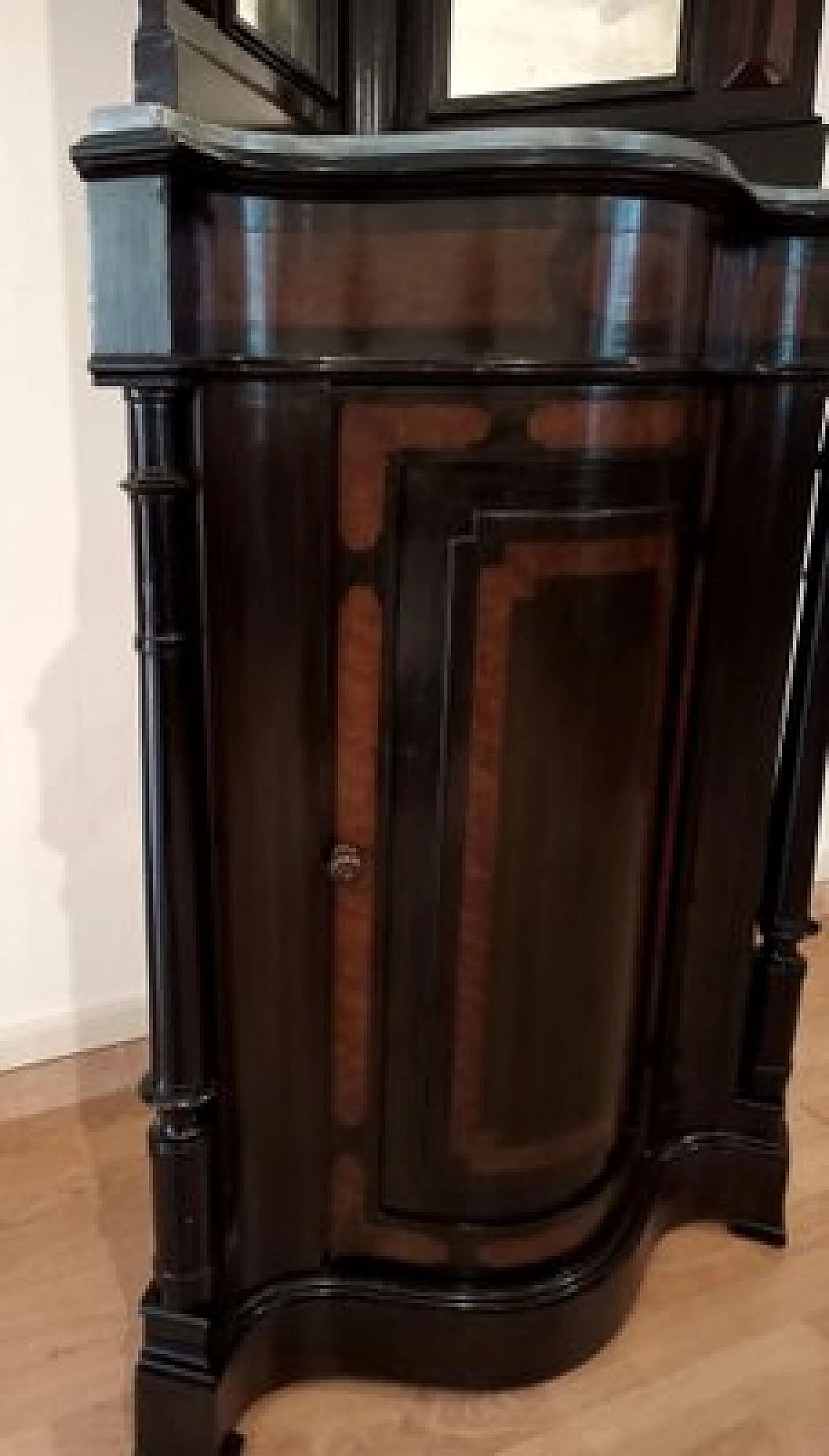 Walnut corner cabinet with mirrors and marble top, second half of the 19th century 8