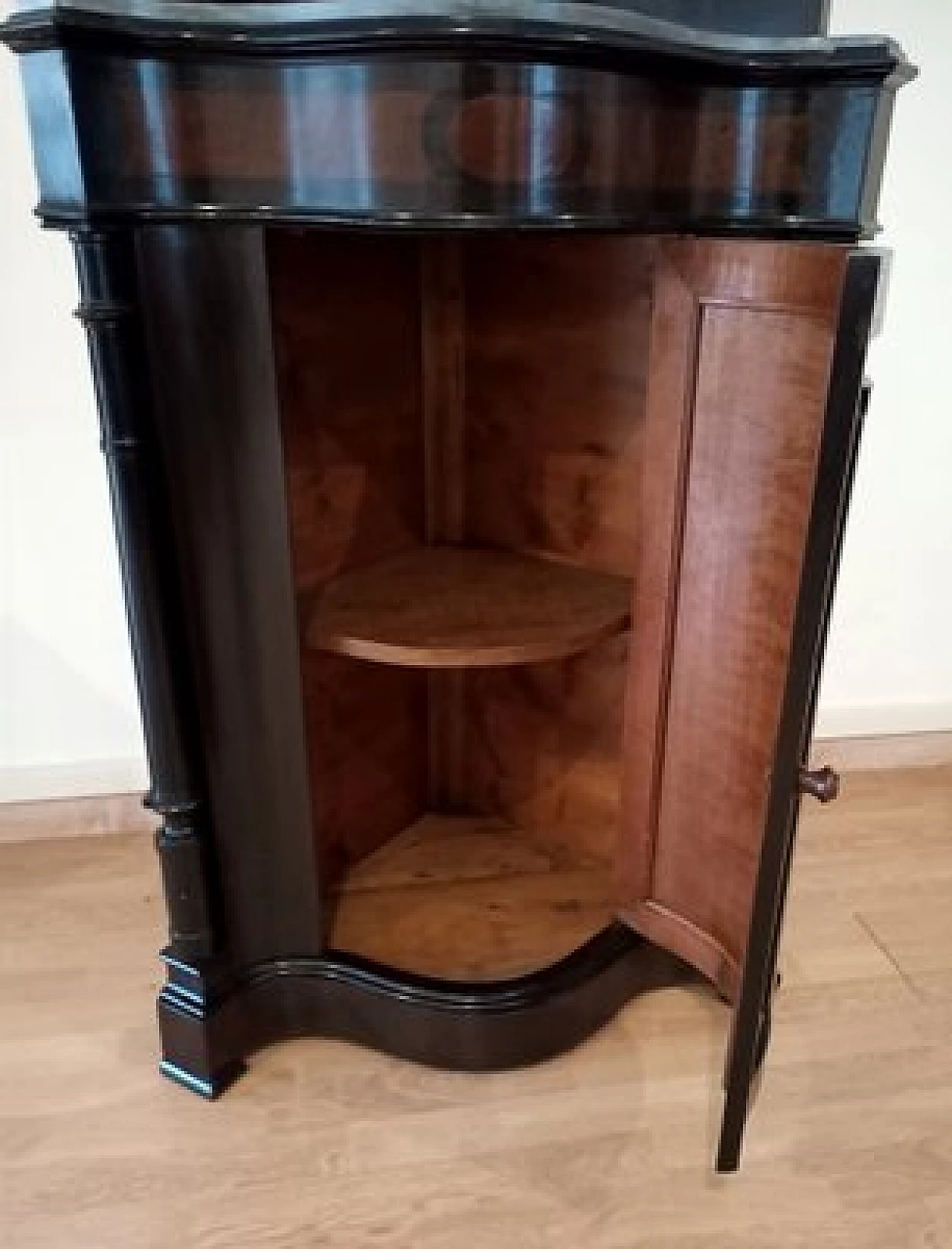 Walnut corner cabinet with mirrors and marble top, second half of the 19th century 10