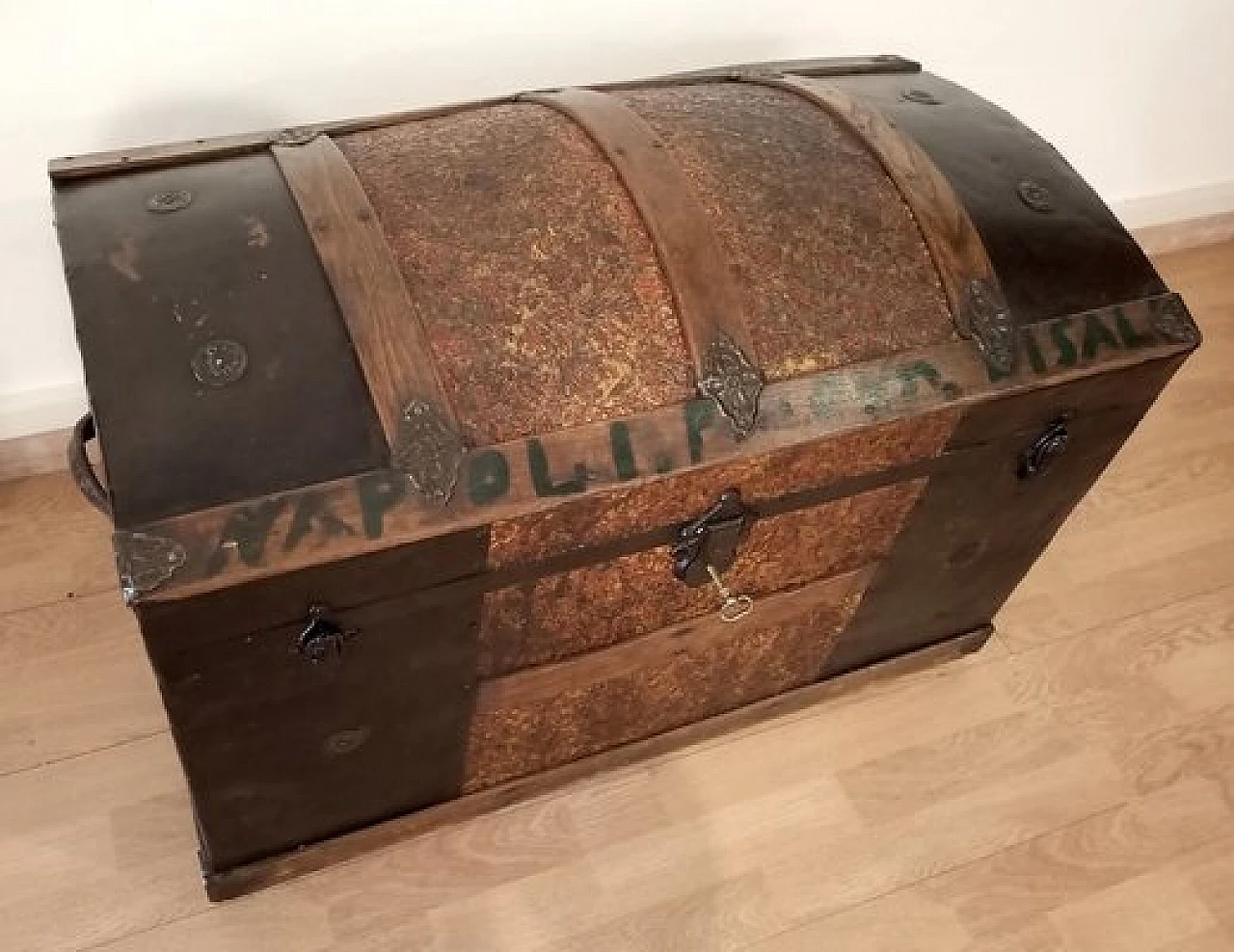 Wood and wrought iron travel trunk, 1910s 3
