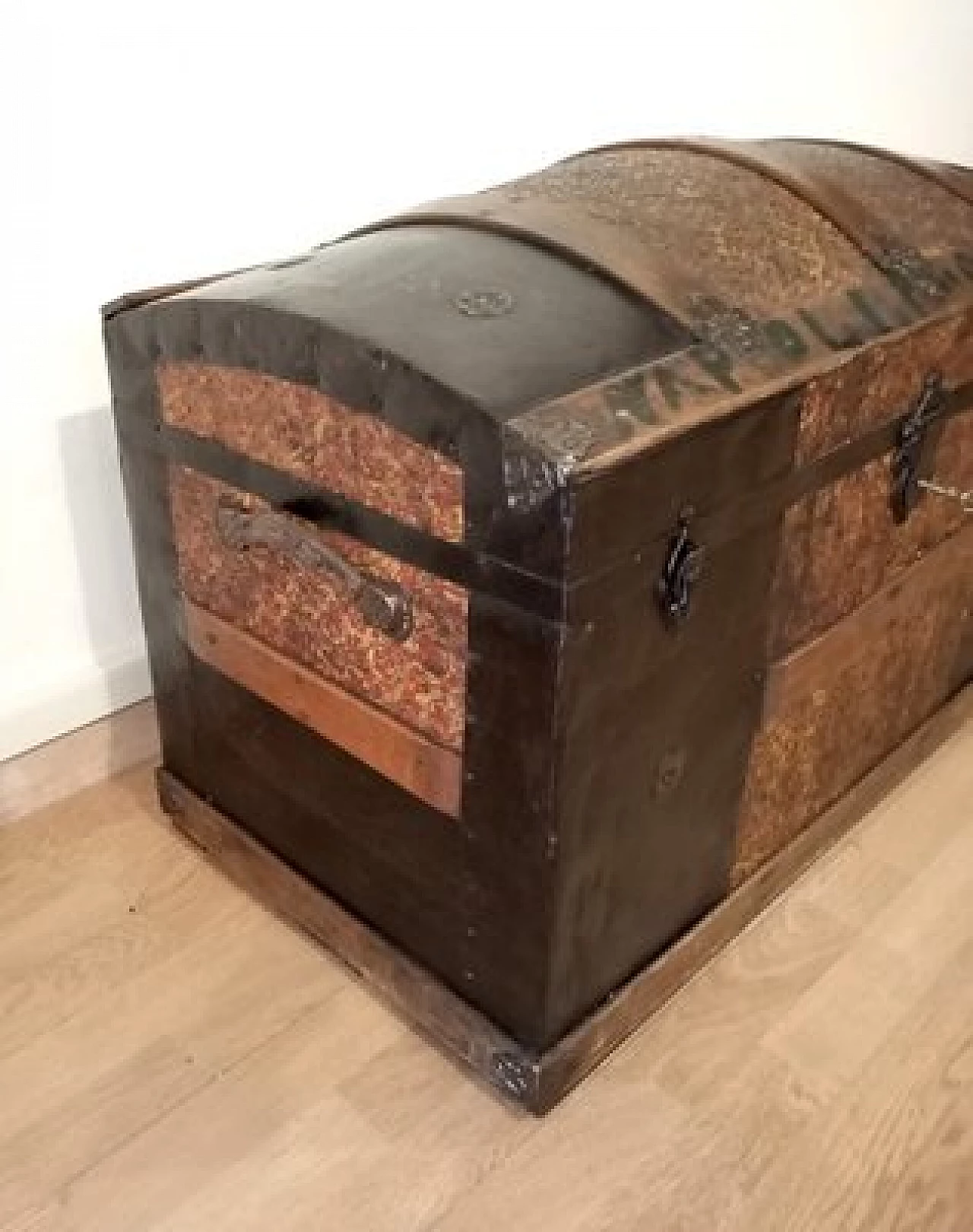 Baule da viaggio in legno e ferro battuto, anni '10 8