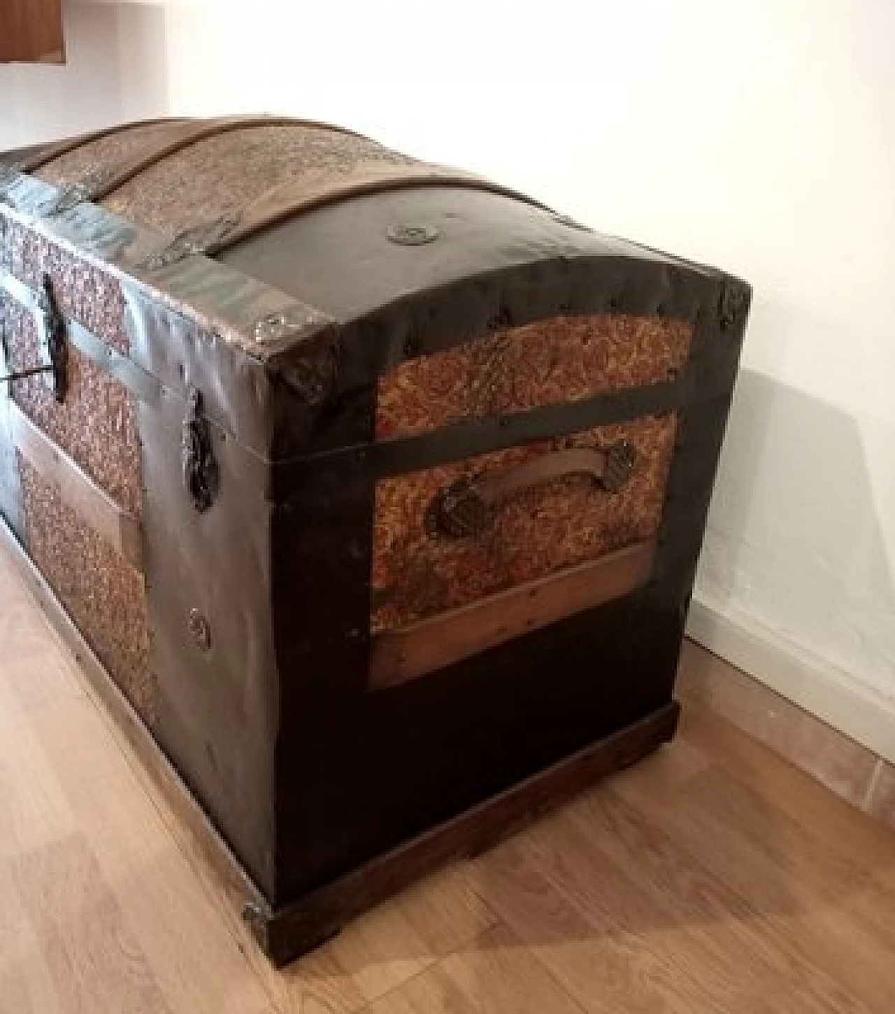 Wood and wrought iron travel trunk, 1910s 9