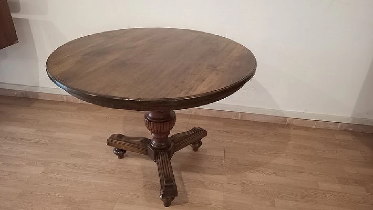 Umbertino round walnut table, late 19th century 5