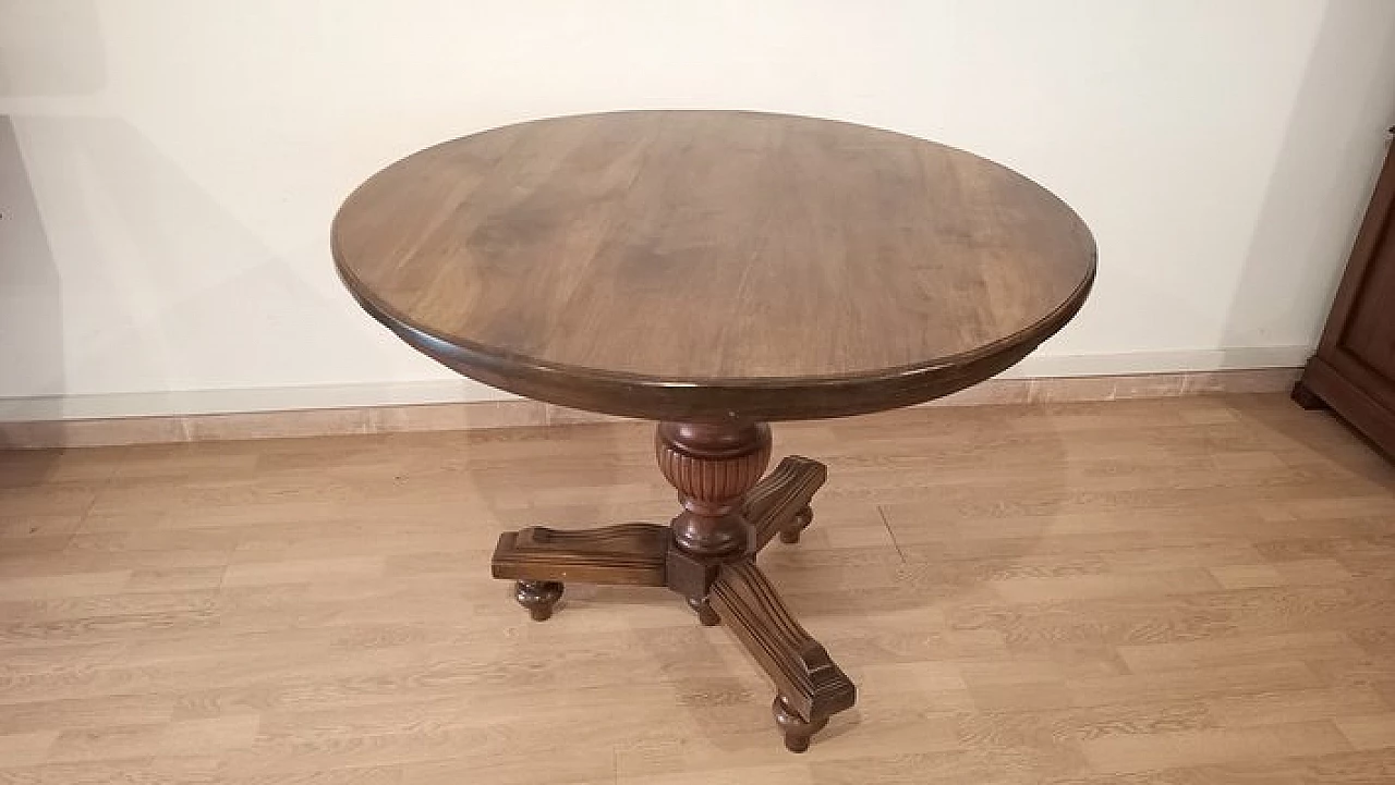 Umbertino round walnut table, late 19th century 6
