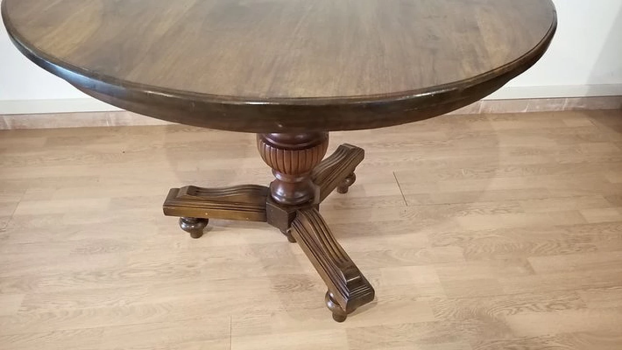 Umbertino round walnut table, late 19th century 7