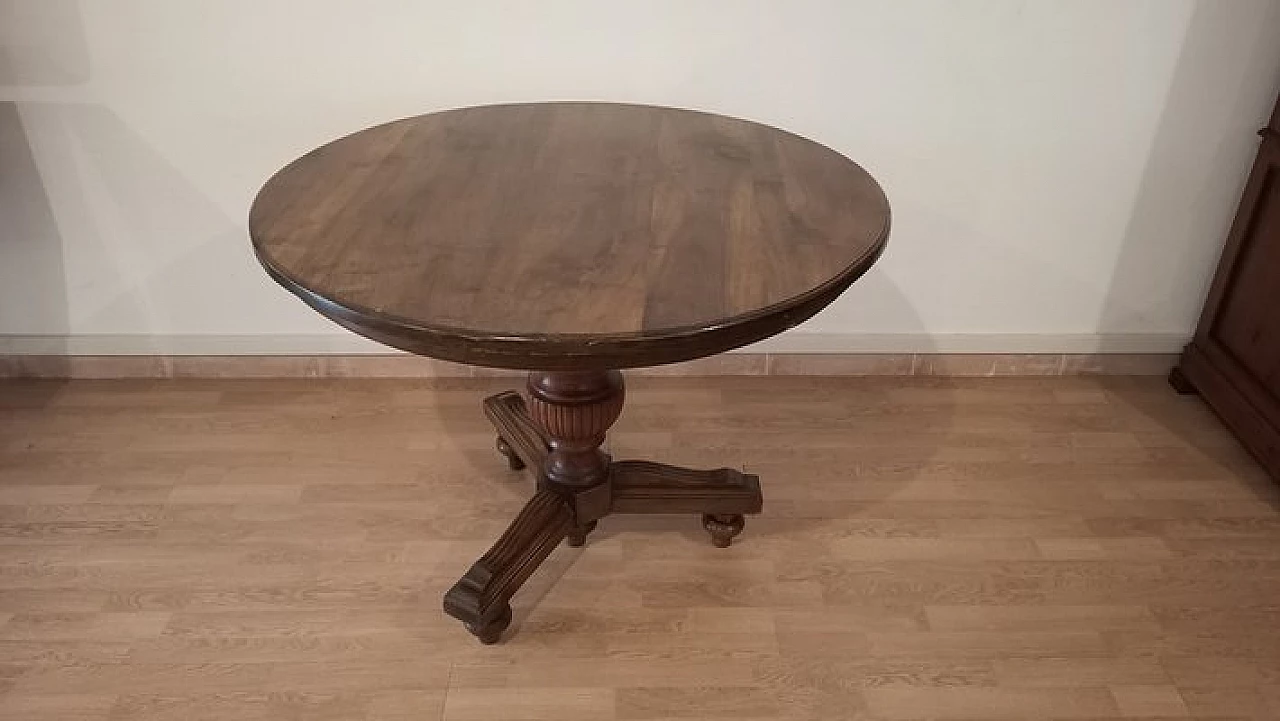 Umbertino round walnut table, late 19th century 9