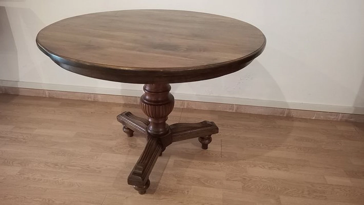 Umbertino round walnut table, late 19th century 11