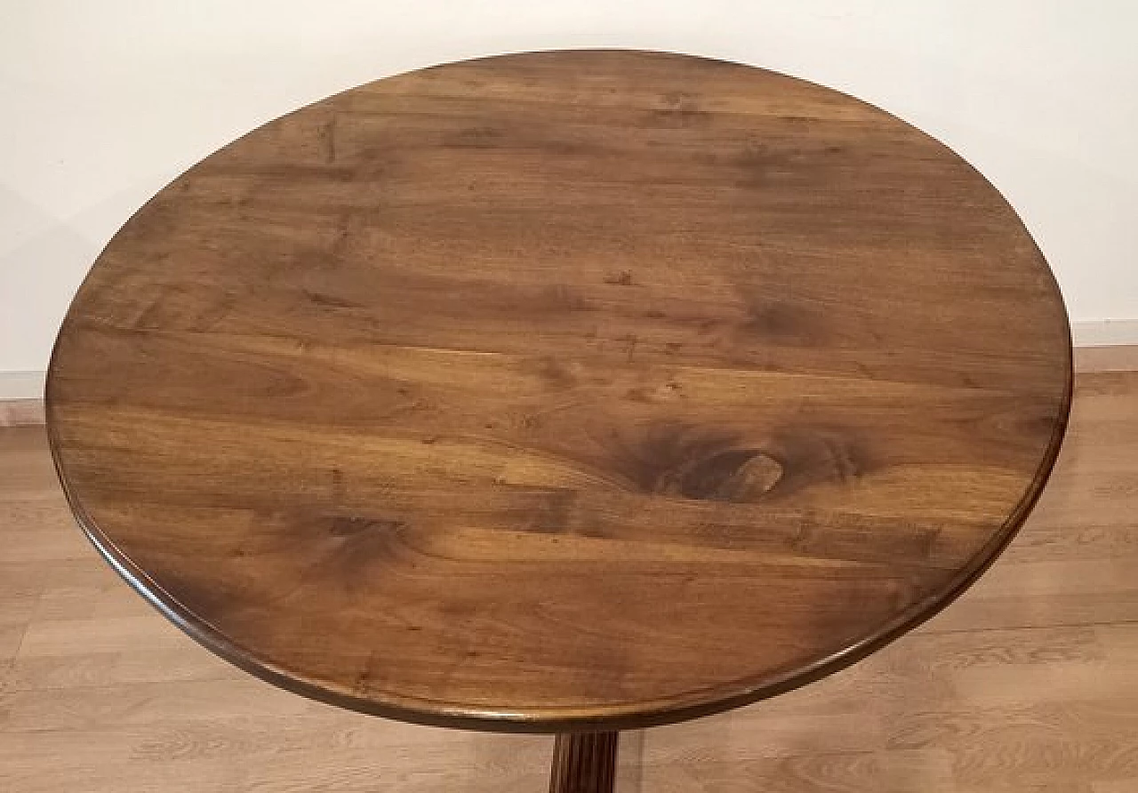 Umbertino round walnut table, late 19th century 13