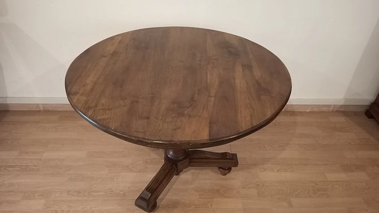 Umbertino round walnut table, late 19th century 16