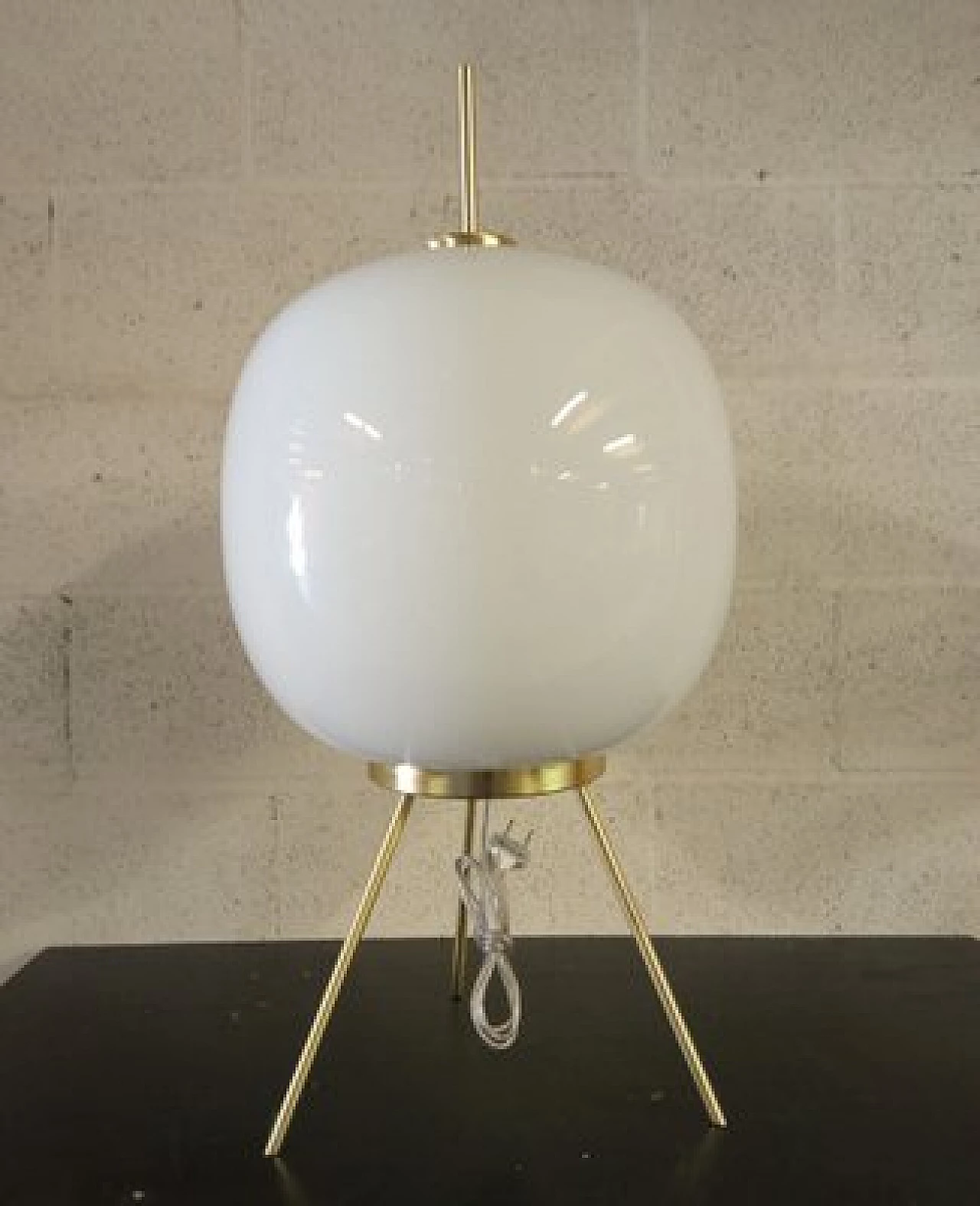 Lampada da tavolo in vetro di Murano bianco con struttura in metallo, anni '70 1