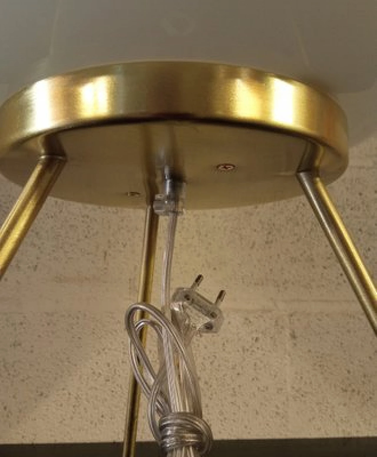 Lampada da tavolo in vetro di Murano bianco con struttura in metallo, anni '70 5