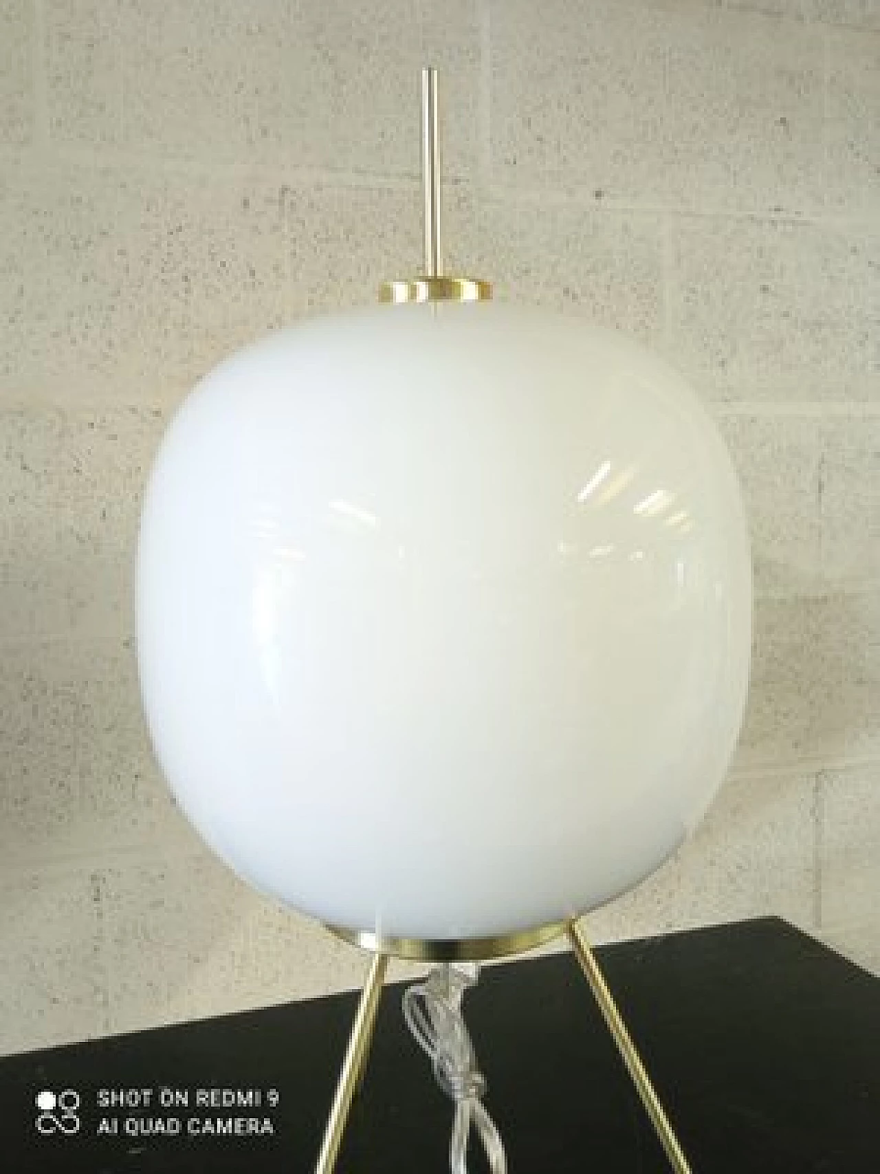 Lampada da tavolo in vetro di Murano bianco con struttura in metallo, anni '70 6