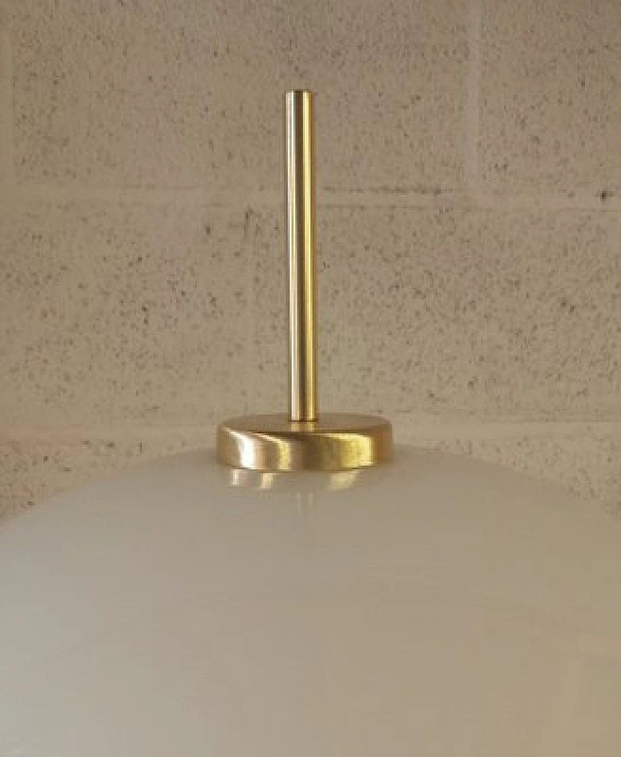 Lampada da tavolo in vetro di Murano bianco con struttura in metallo, anni '70 7