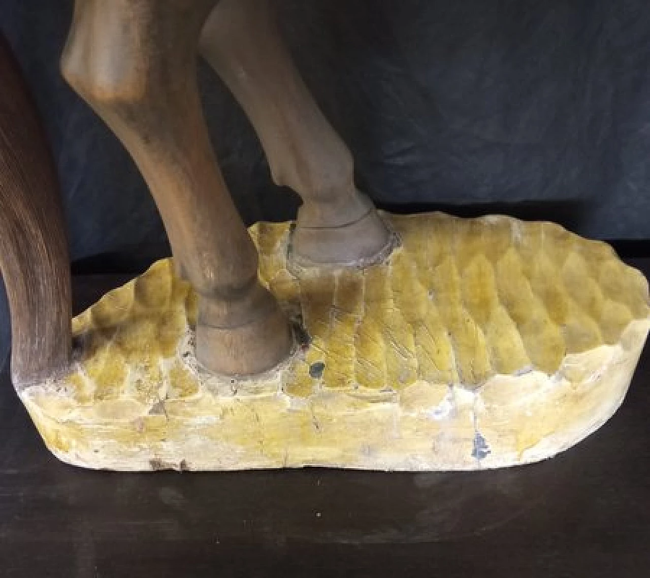 Scultura di cavallo in noce, anni '20 7
