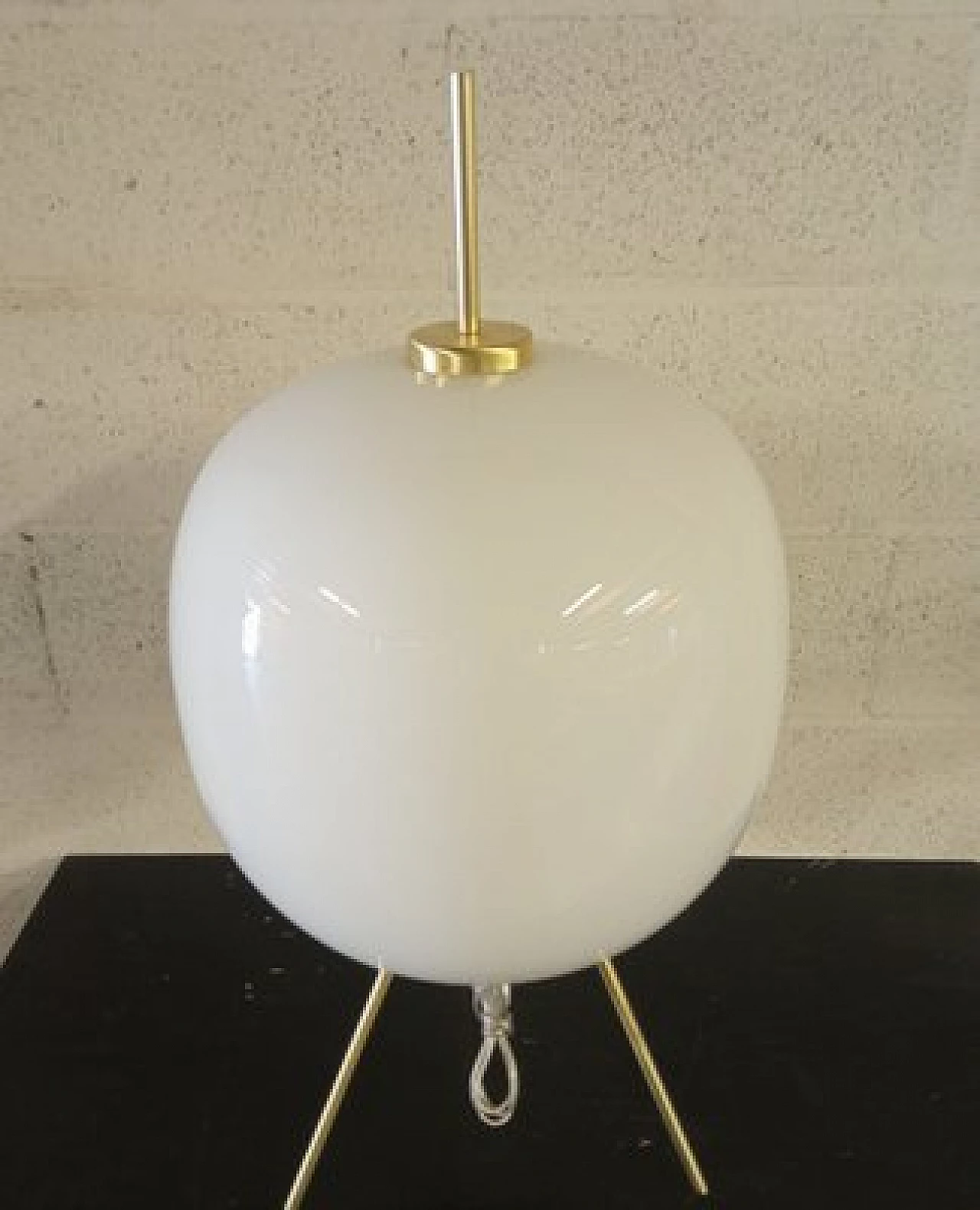 Lampada da tavolo in vetro di Murano bianco con struttura in metallo, anni '70 9