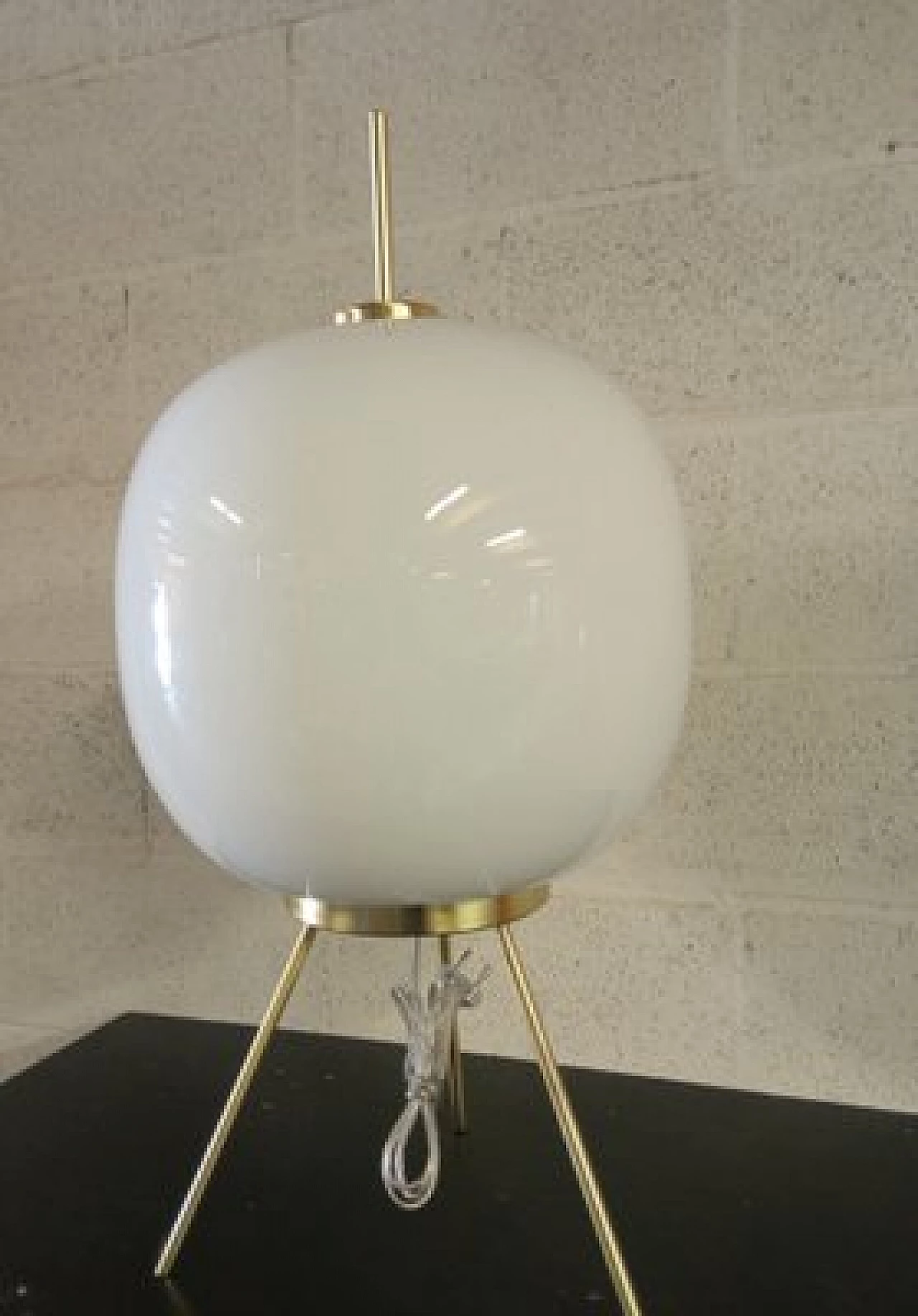 Lampada da tavolo in vetro di Murano bianco con struttura in metallo, anni '70 10