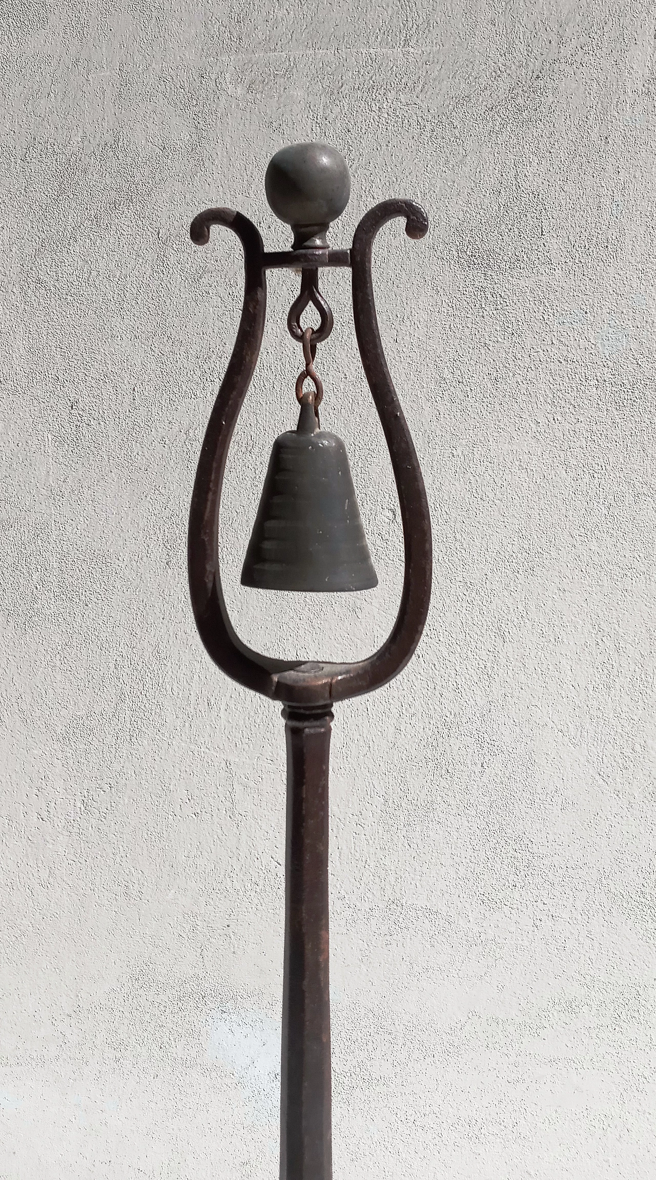Iron bell stem with octagonal base, 19th century 4
