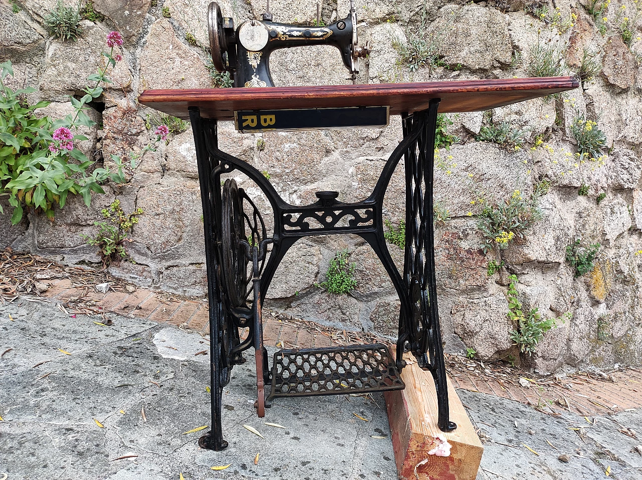 Kohler sewing machine, early 1900s 22