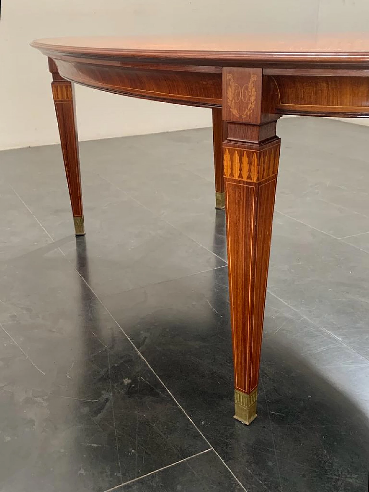 Oval rosewood table attributed to Paolo Buffa for La Permanente Cantù, 1950s 4