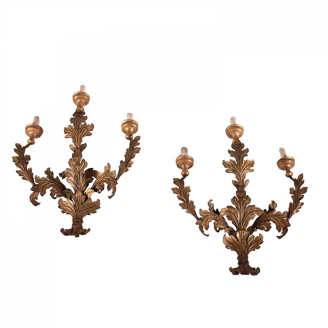 Pair of three-armed wall sconces with leaf decoration, 18th century 1