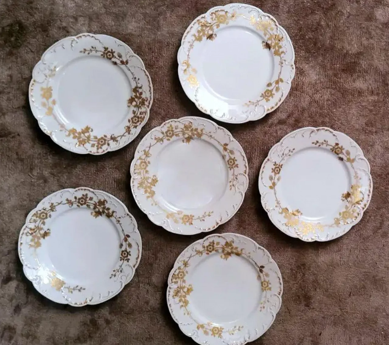 6 Flat plates in white Limoges porcelain with gilded decoration by Haviland, early 20th century 2