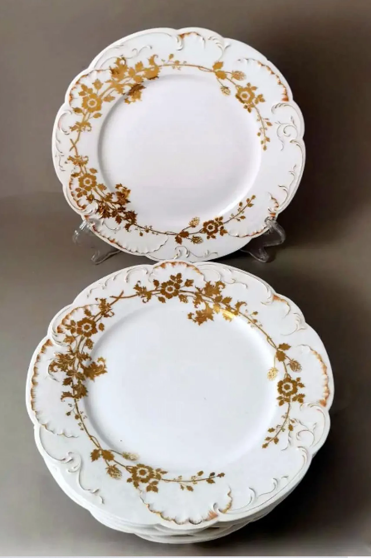 6 Flat plates in white Limoges porcelain with gilded decoration by Haviland, early 20th century 6