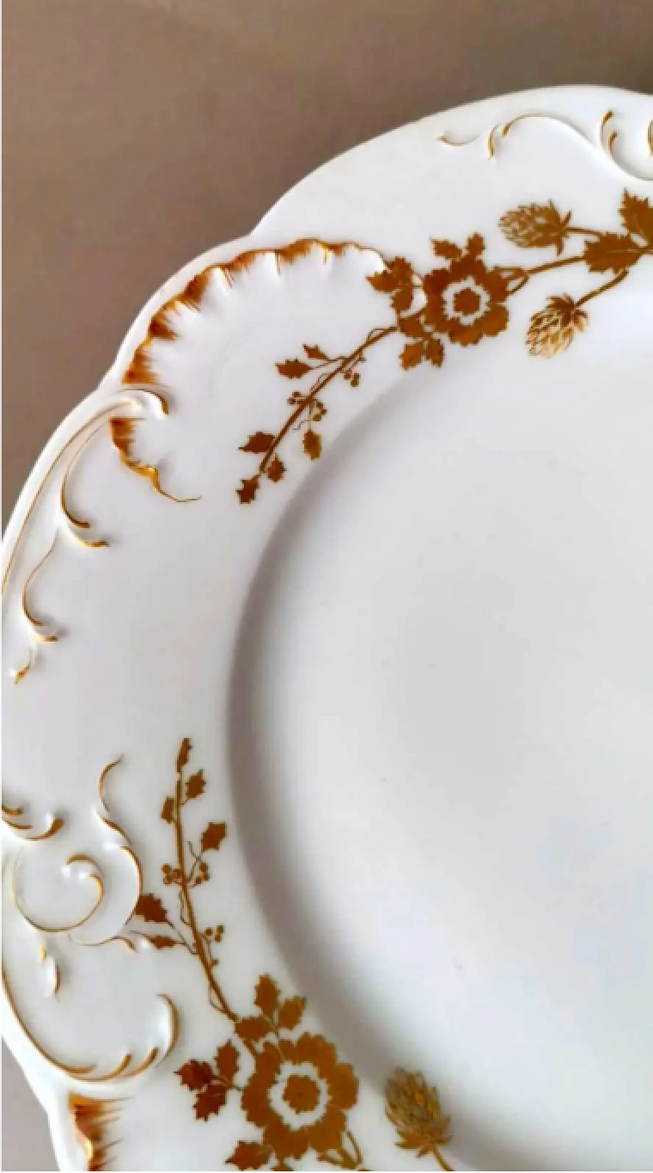 6 Flat plates in white Limoges porcelain with gilded decoration by Haviland, early 20th century 12
