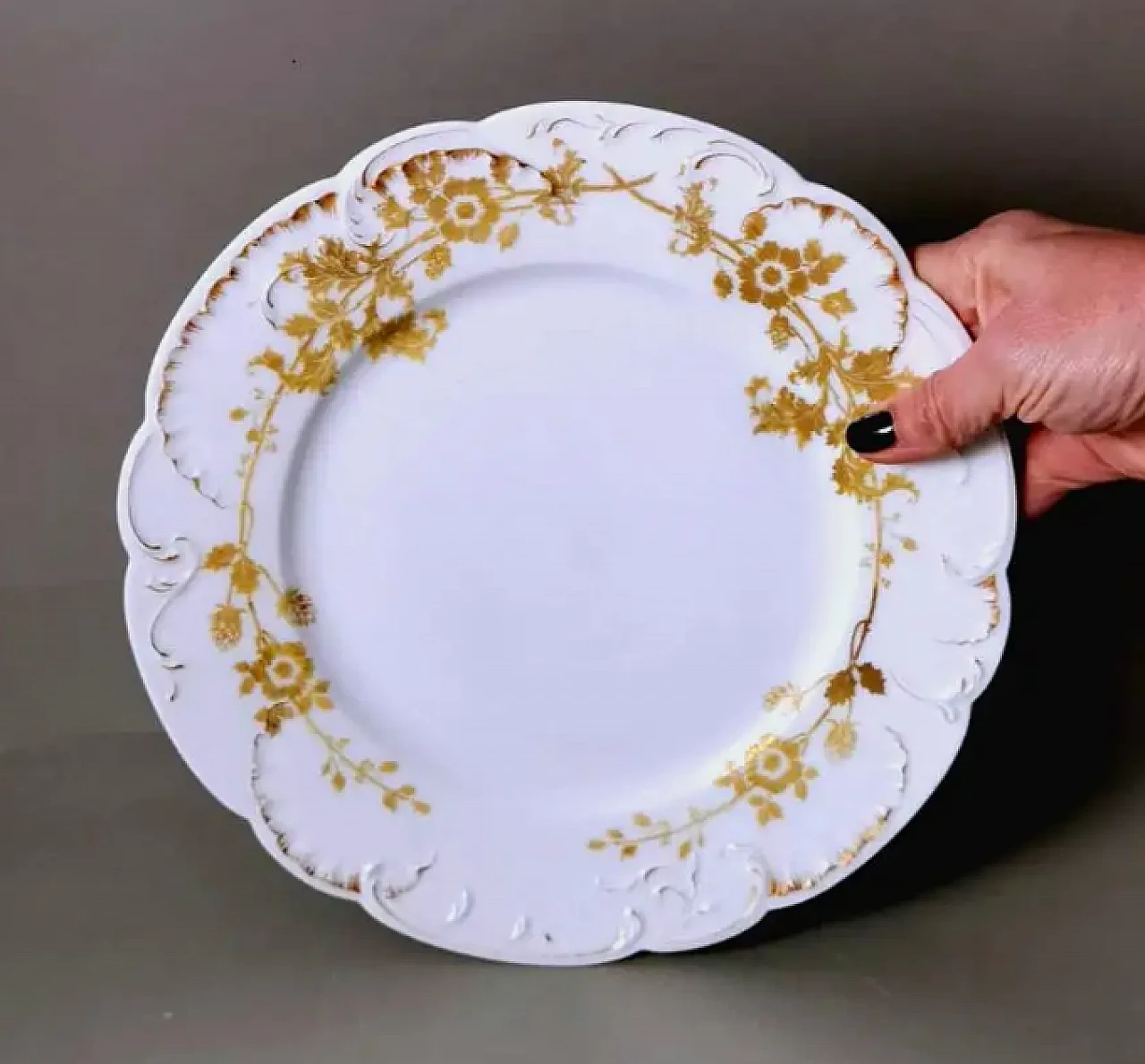 6 Flat plates in white Limoges porcelain with gilded decoration by Haviland, early 20th century 15
