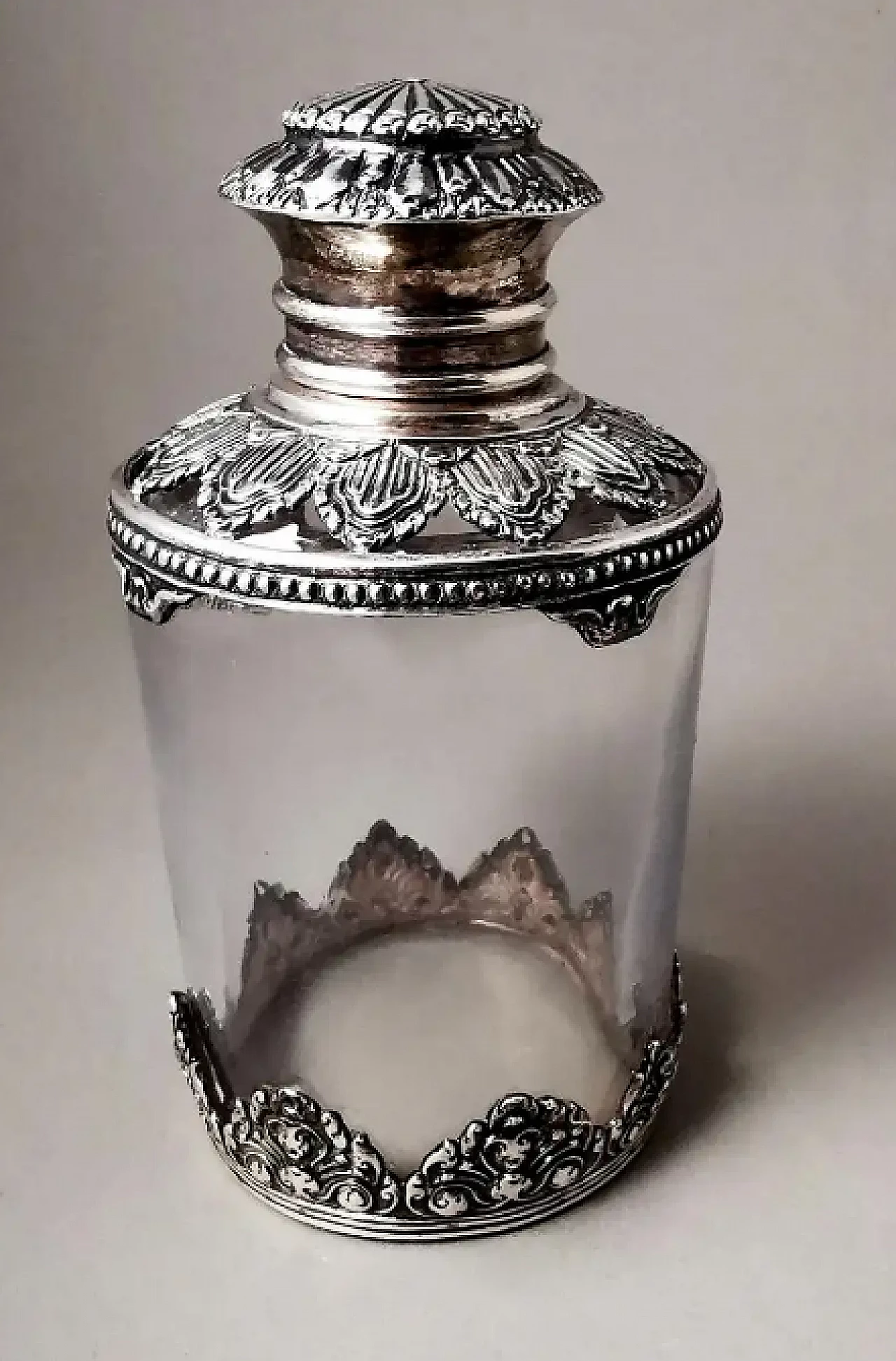 Bottiglia da toilette in cristallo e argento in stile vittoriano, primo '900 2