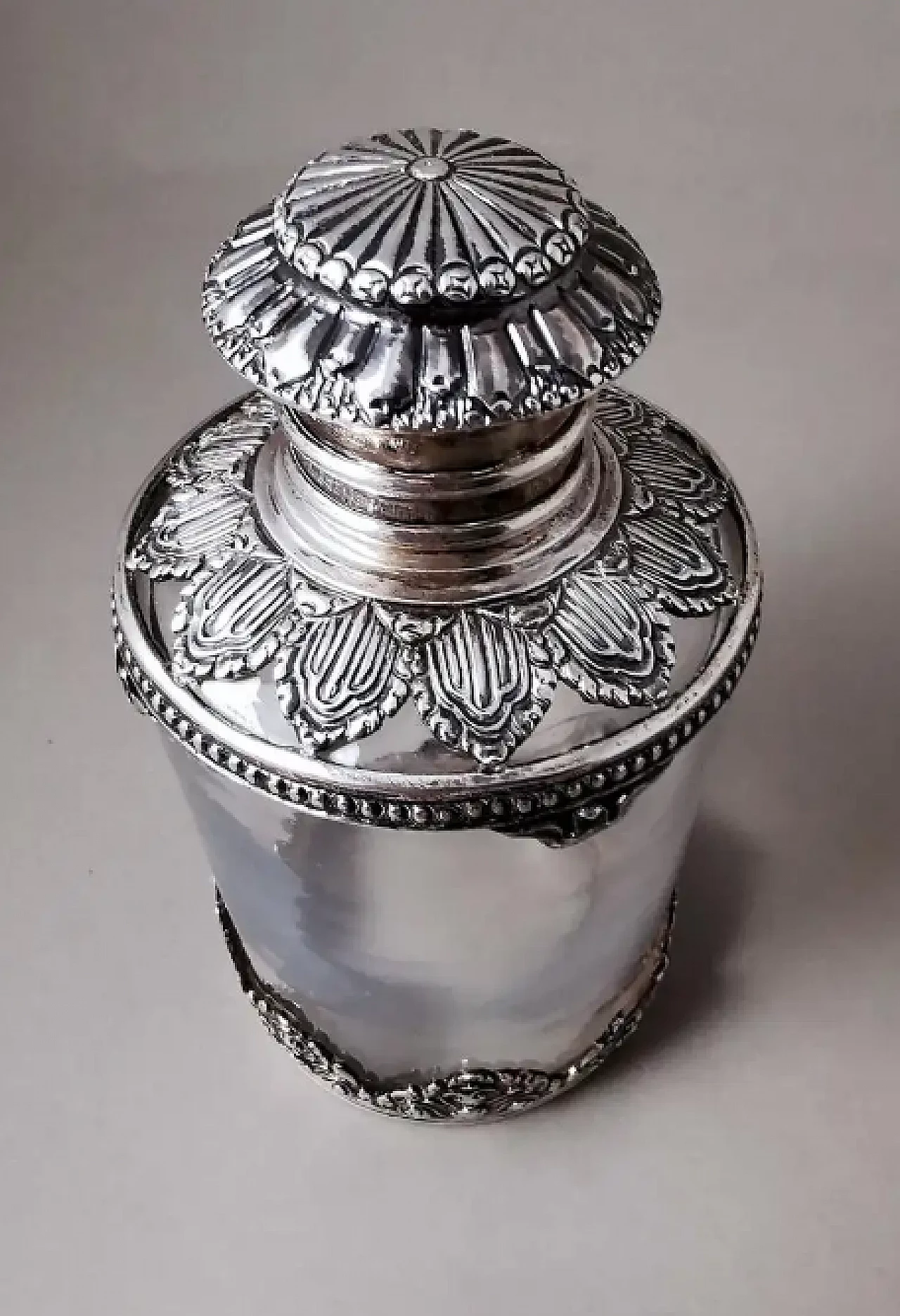Bottiglia da toilette in cristallo e argento in stile vittoriano, primo '900 3