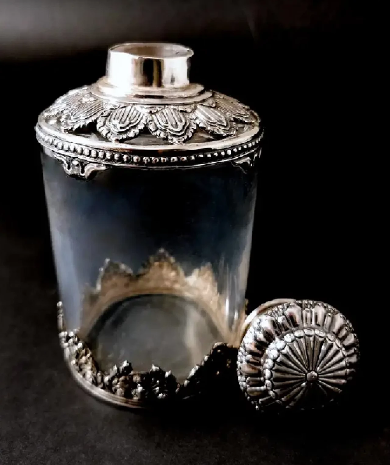 Bottiglia da toilette in cristallo e argento in stile vittoriano, primo '900 6